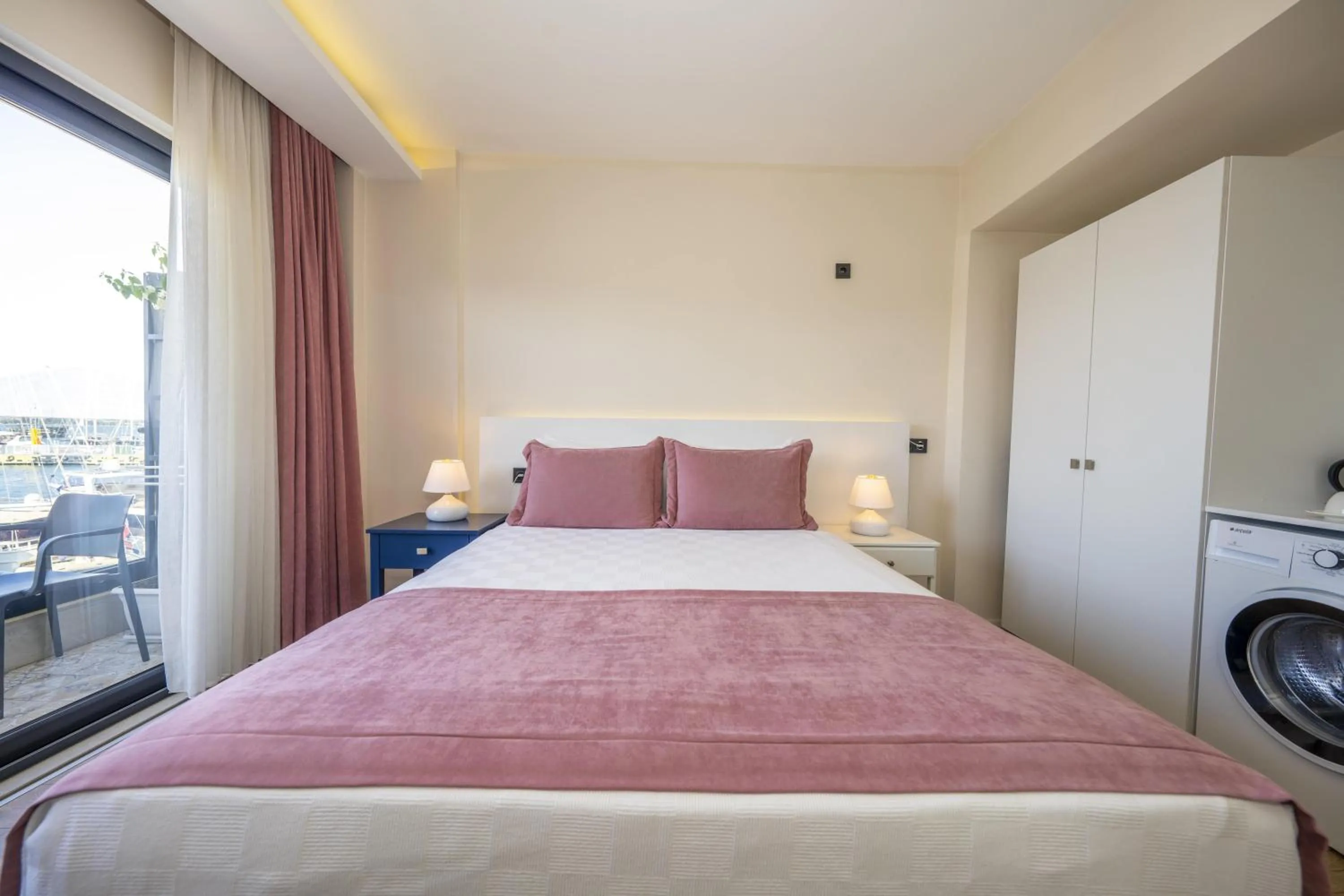 Bedroom, Bed in Ece Marina Suites