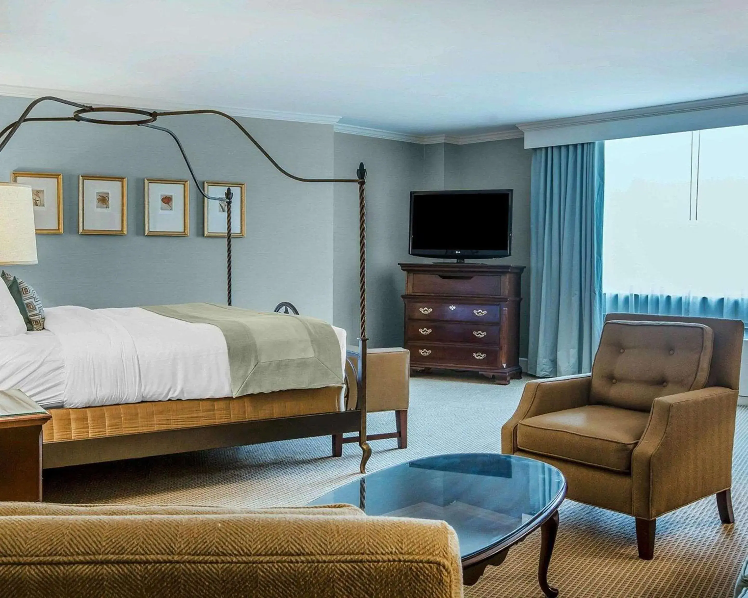 Photo of the whole room, Bed in Comfort Inn & Suites Near Burke Mountain Photo of the whole room, Bed in Comfort Inn & Suites Near Burke Mountain