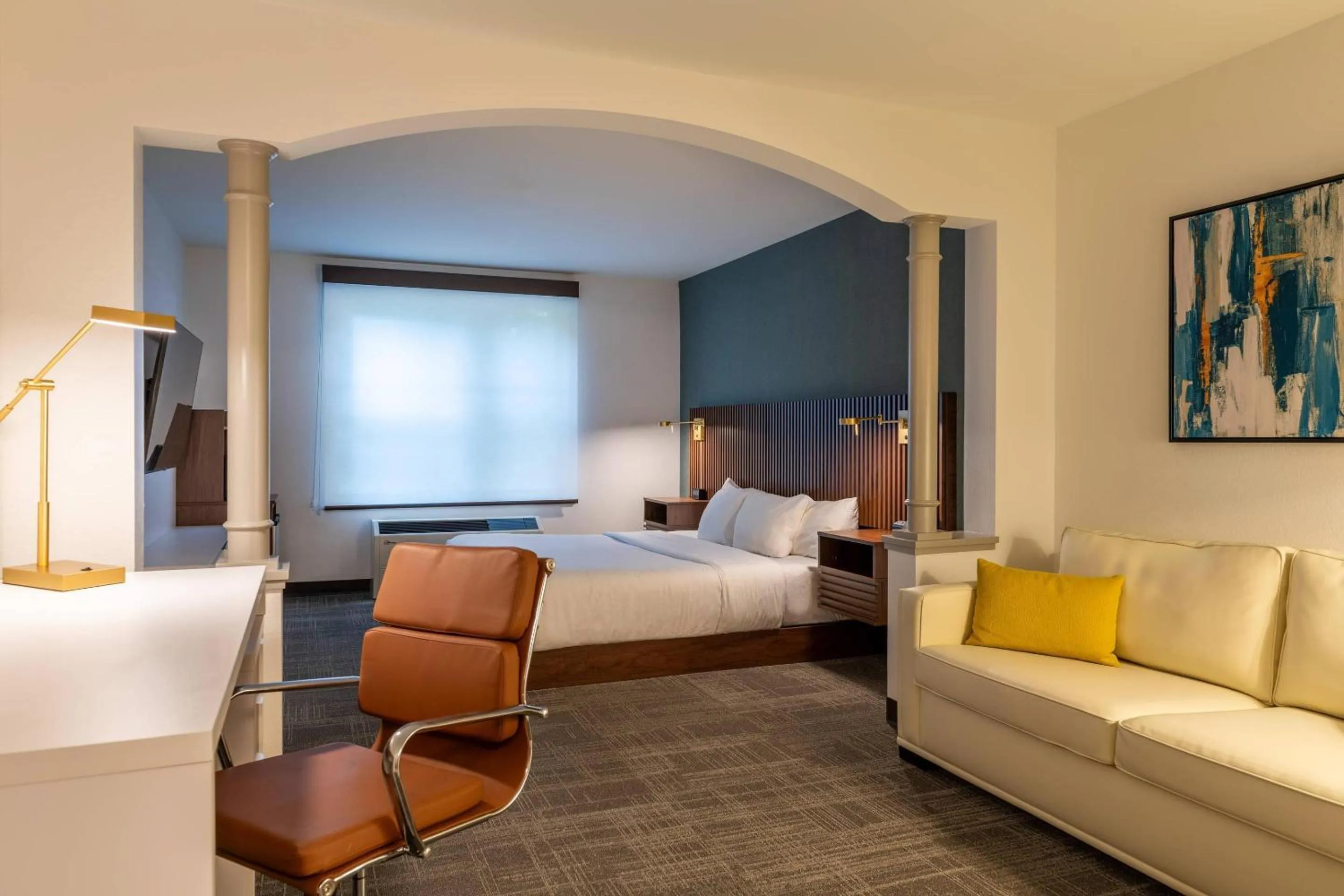 Bedroom, Bed in Comfort Inn & Suites Near Burke Mountain