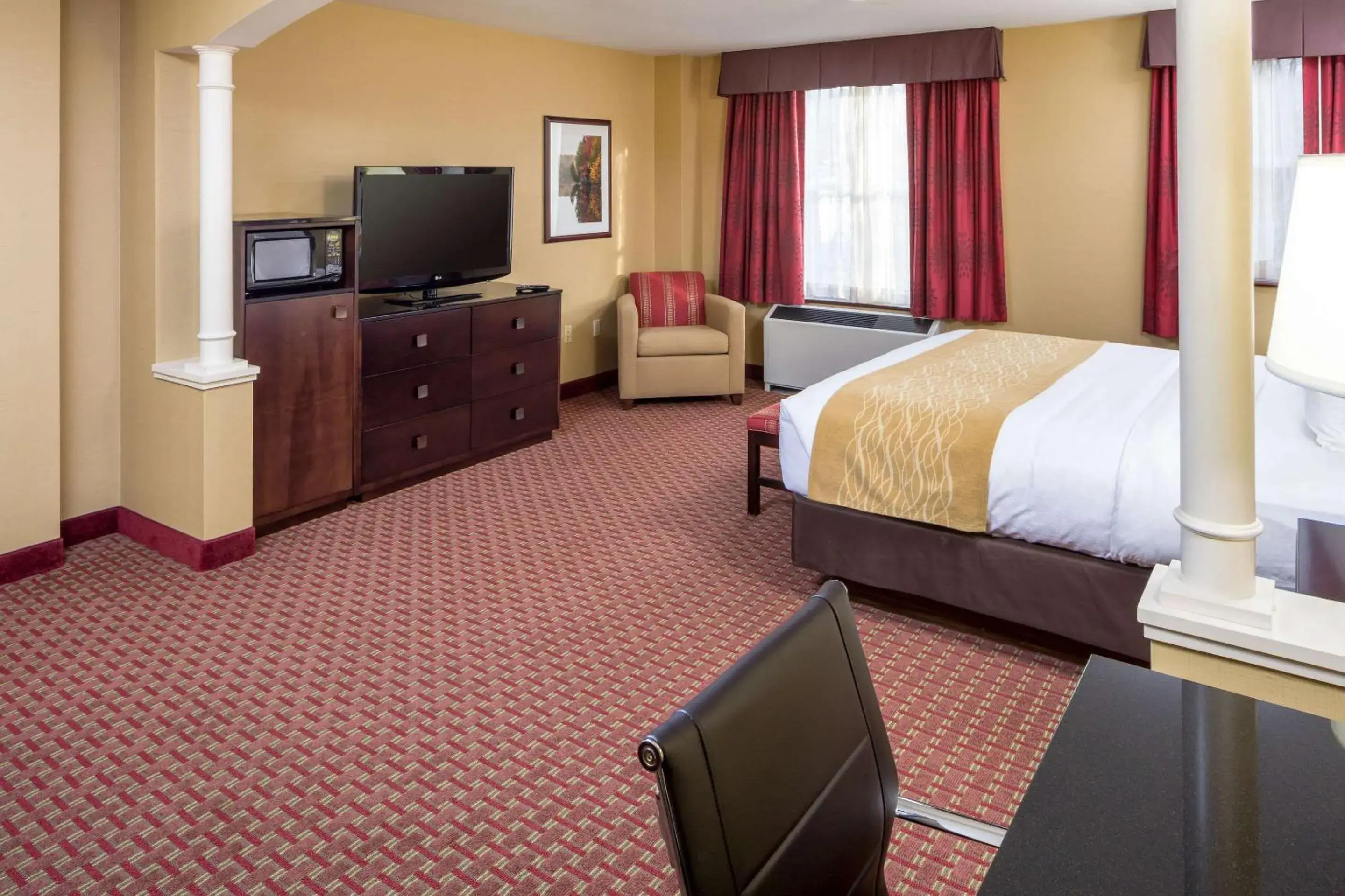 King Room - Accessible/Non-Smoking in Comfort Inn & Suites Near Burke Mountain King Room - Accessible/Non-Smoking in Comfort Inn & Suites Near Burke Mountain