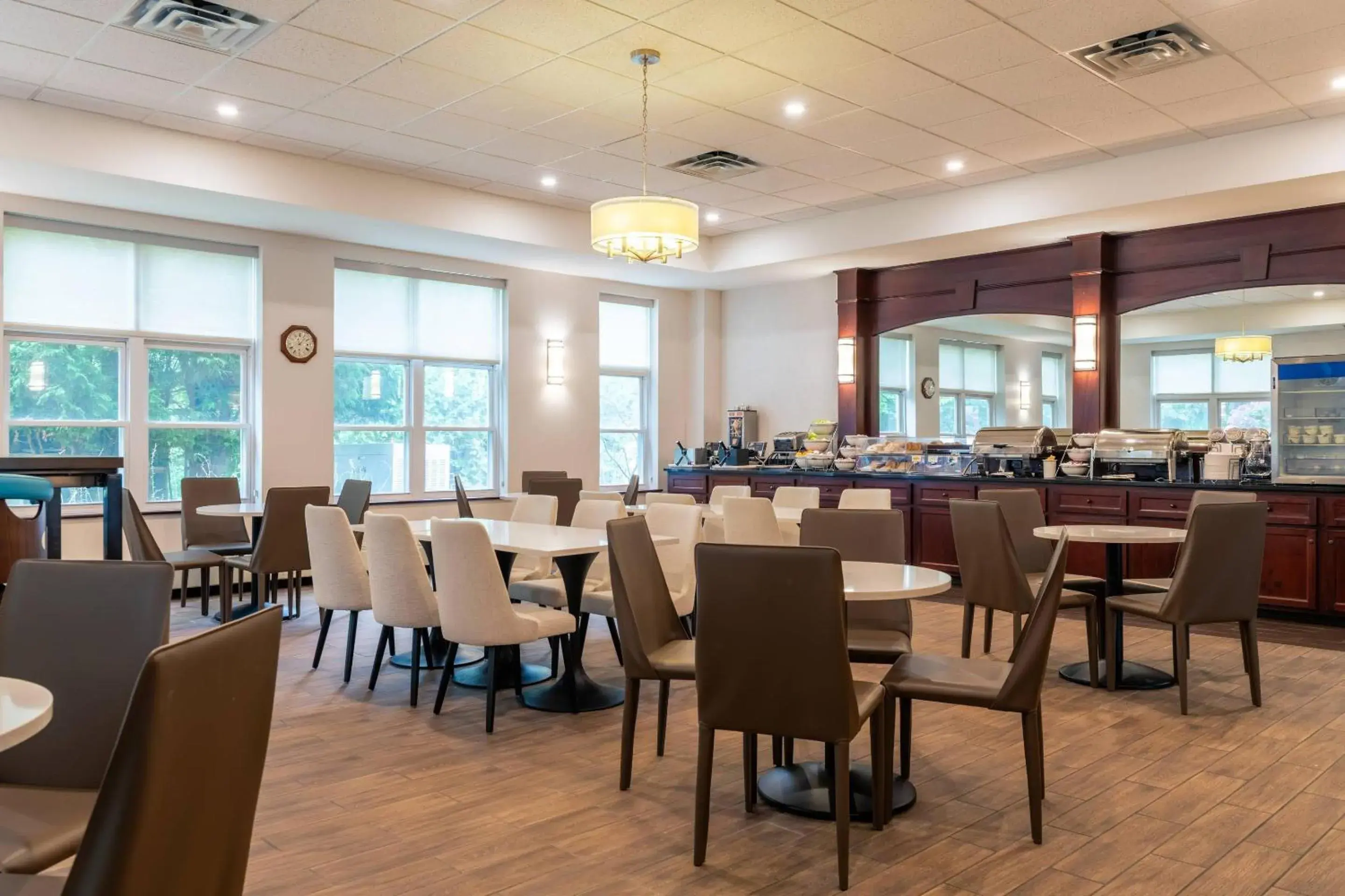 Breakfast in Comfort Inn & Suites Near Burke Mountain Breakfast in Comfort Inn & Suites Near Burke Mountain