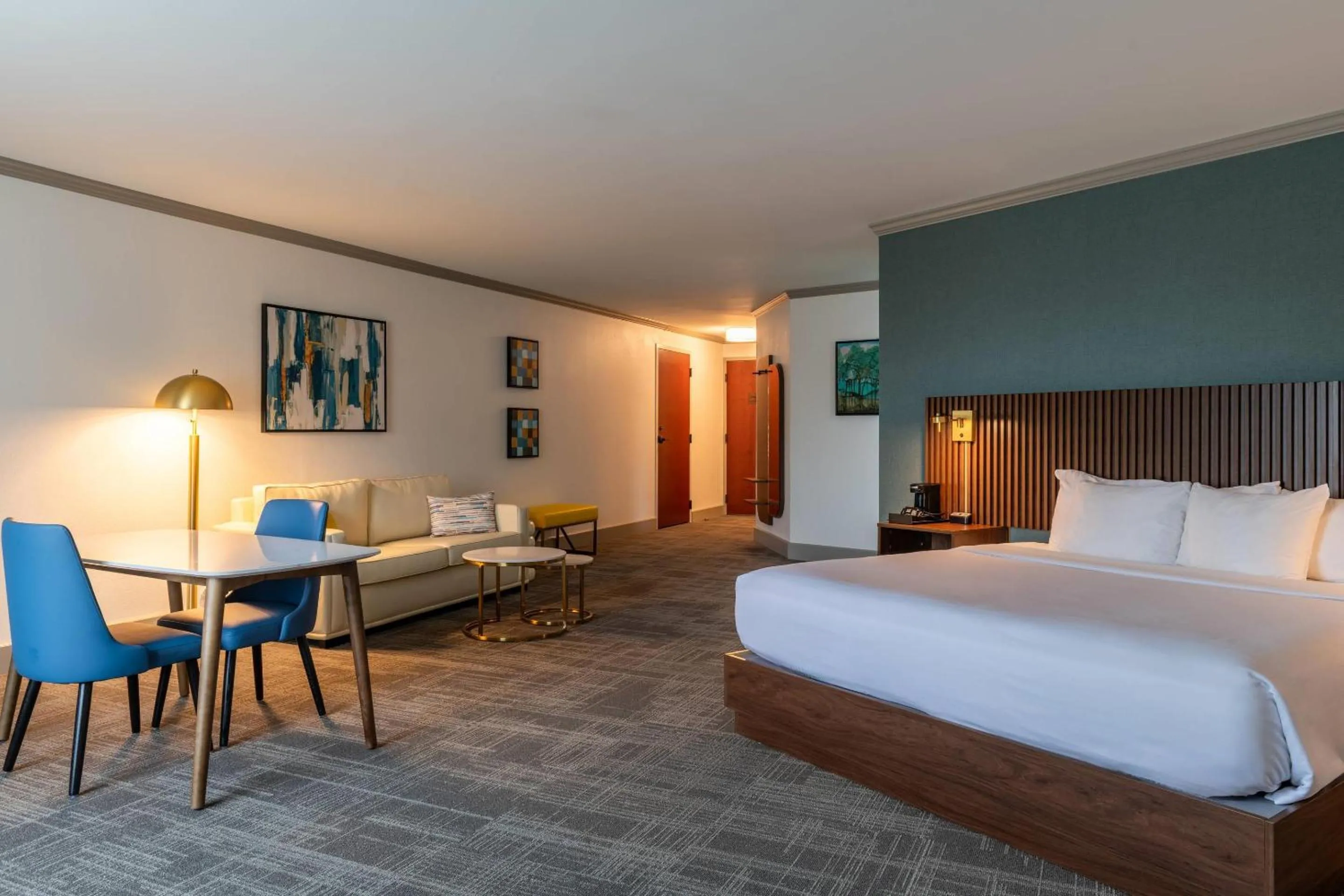 Bedroom, Bed in Comfort Inn & Suites Near Burke Mountain