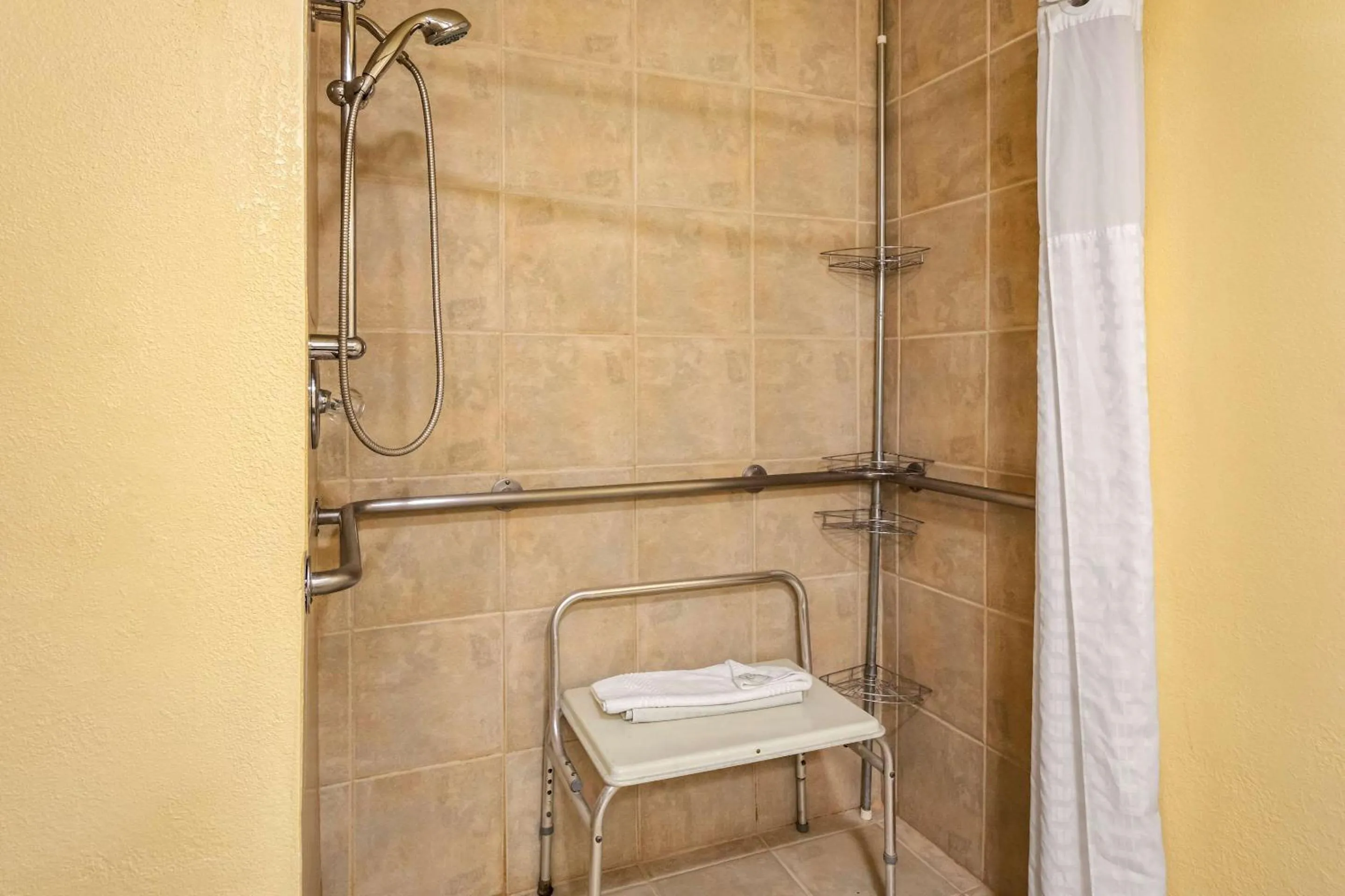 Bathroom in Quality Inn Paradise Creek