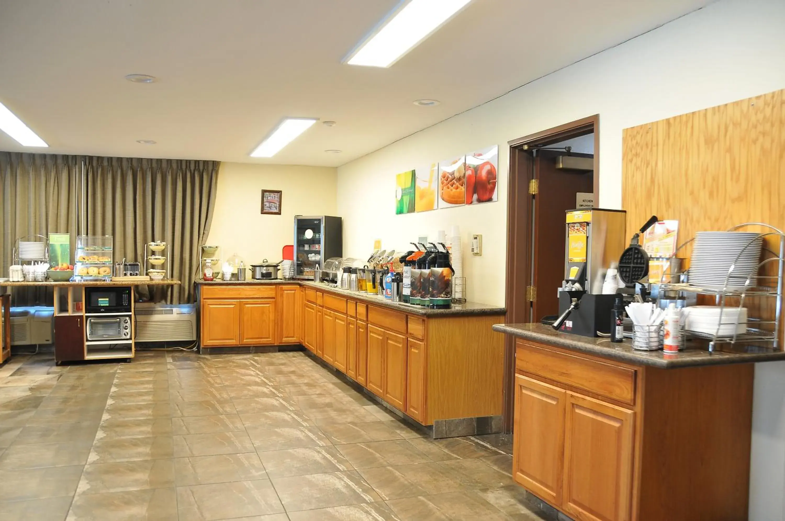 Breakfast in Quality Inn Paradise Creek Breakfast in Quality Inn Paradise Creek