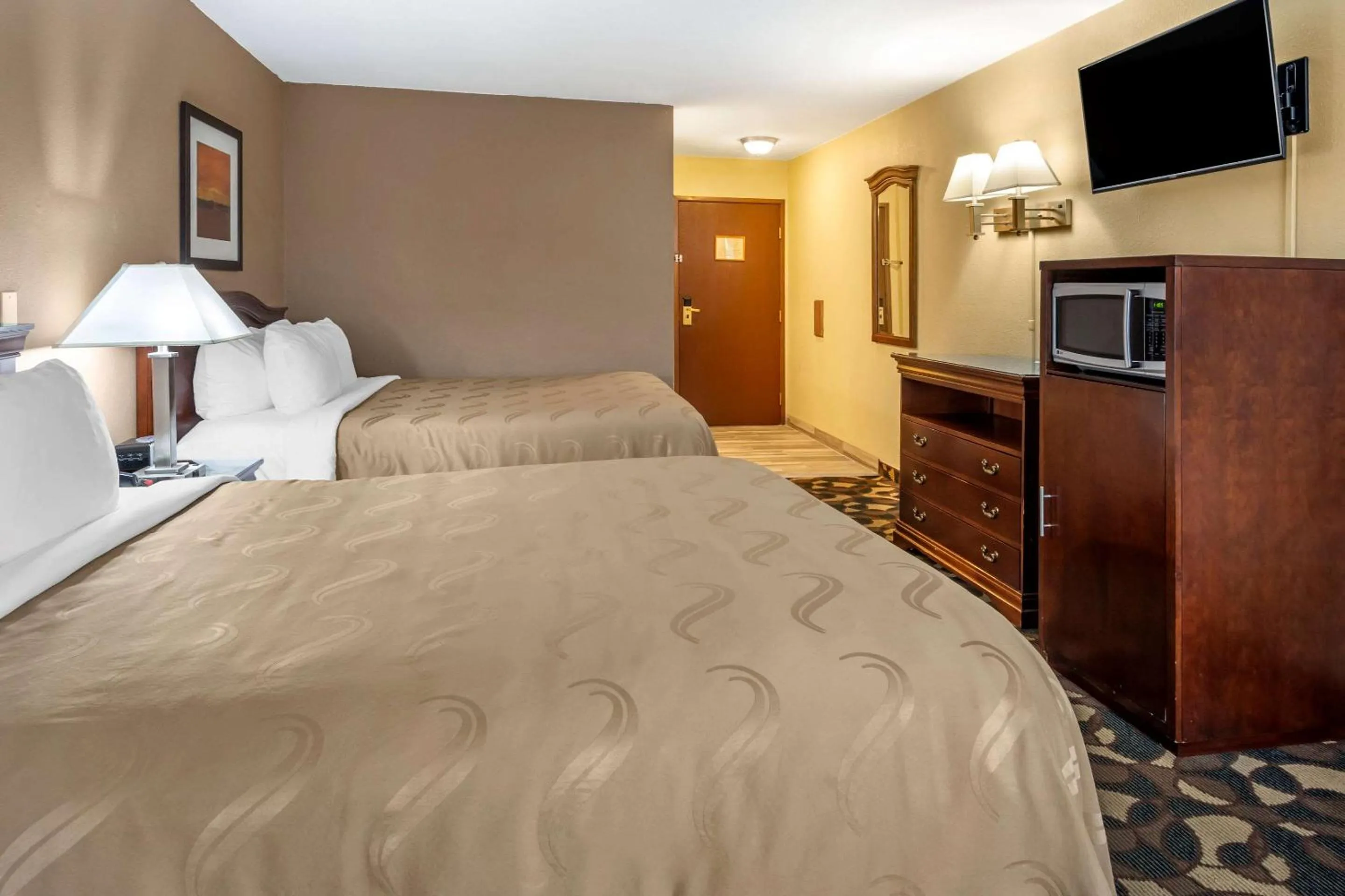 Photo of the whole room in Quality Inn Paradise Creek