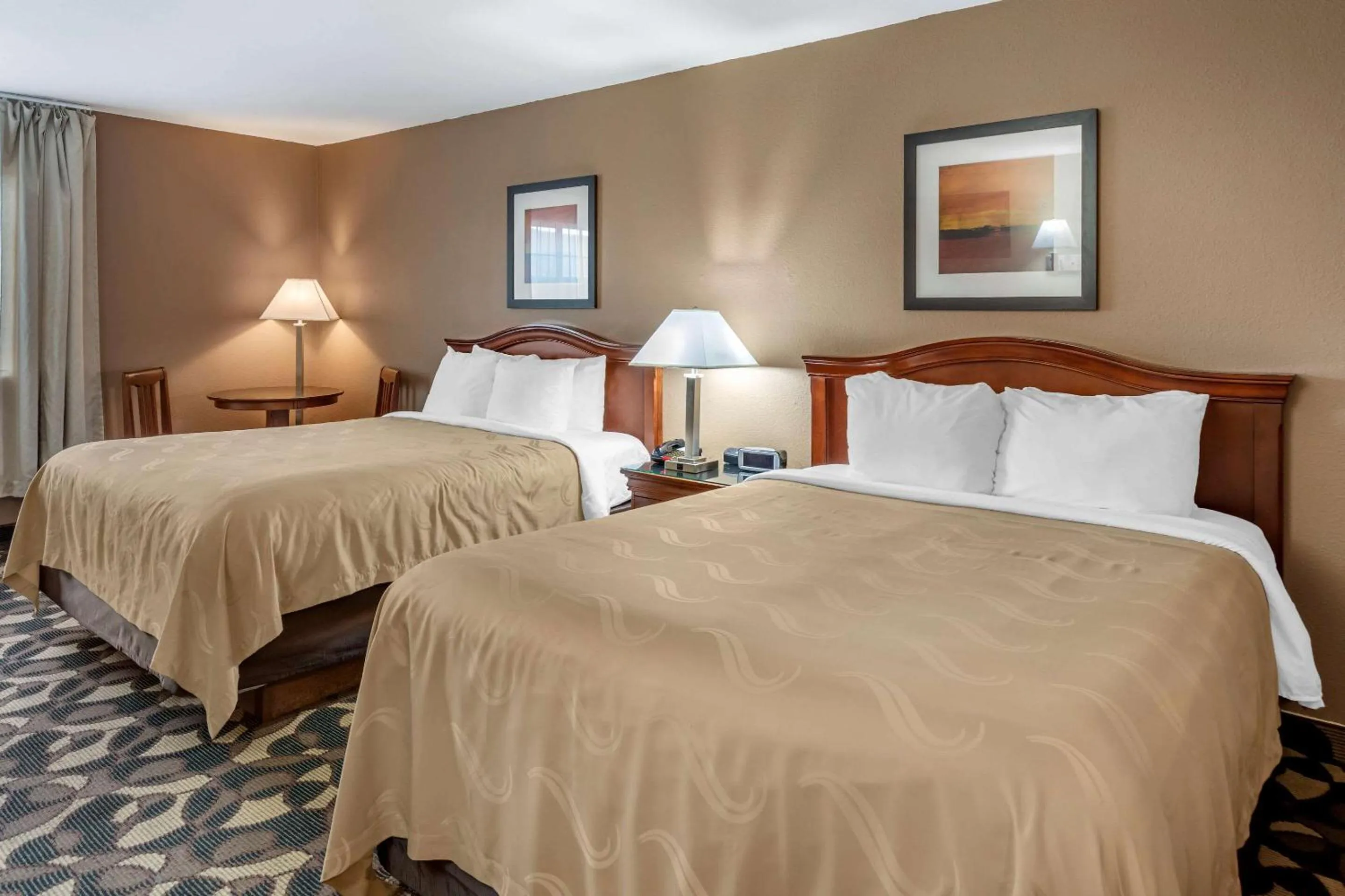 Photo of the whole room in Quality Inn Paradise Creek