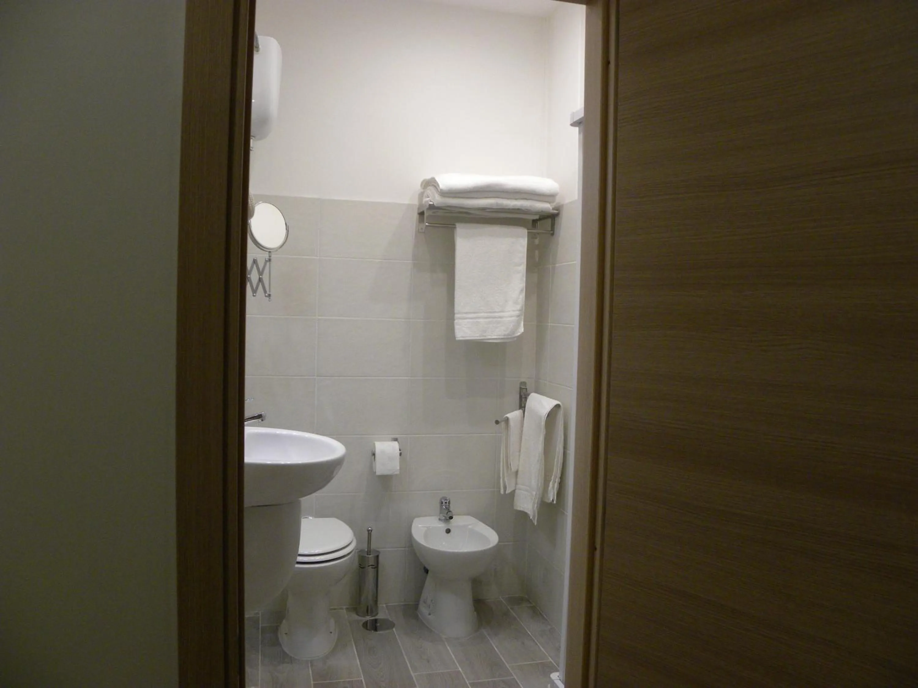 Shower in B&B Napoli Storica