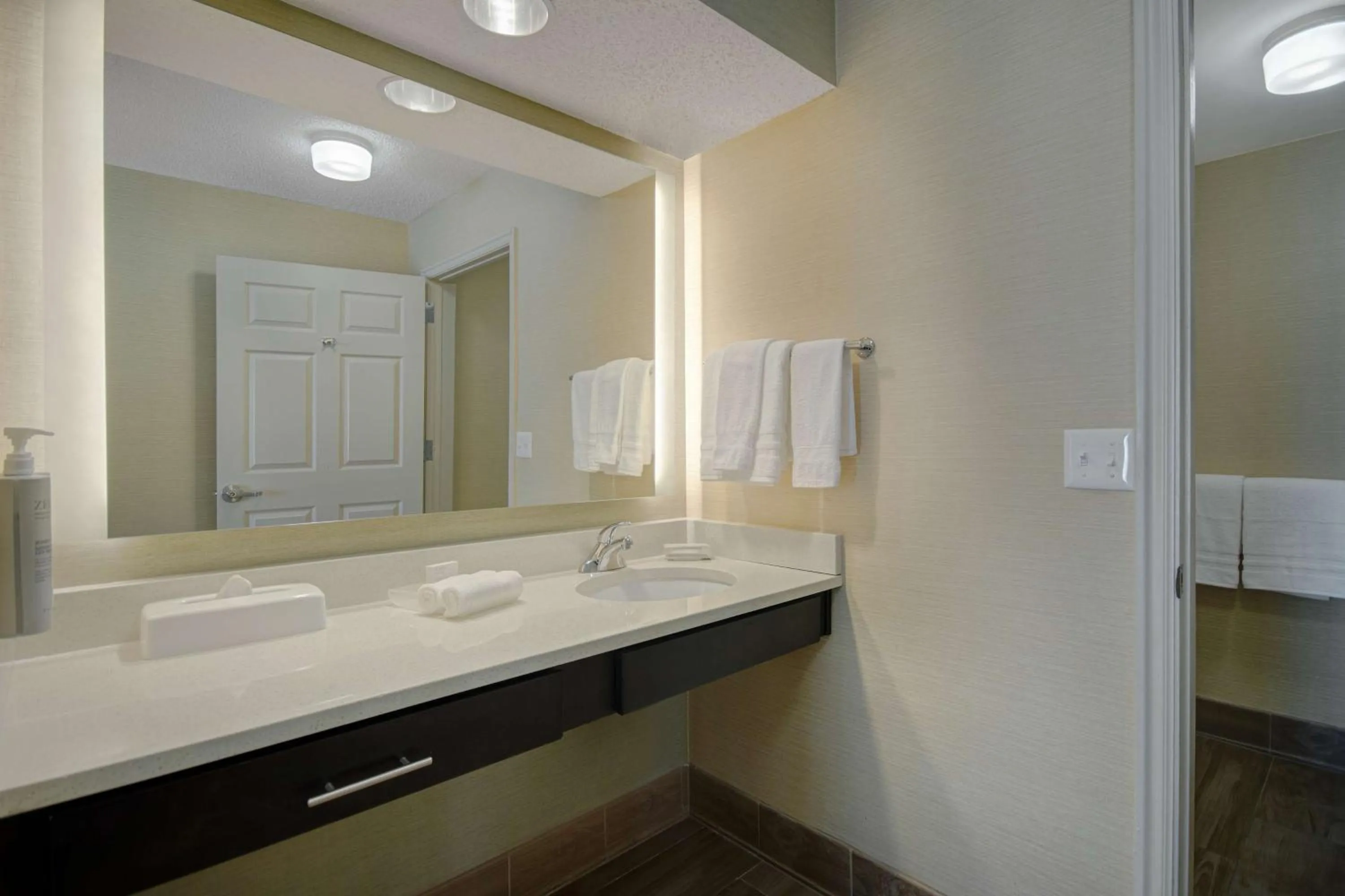 Bathroom in Homewood Suites by Hilton Salt Lake City - Midvale/Sandy