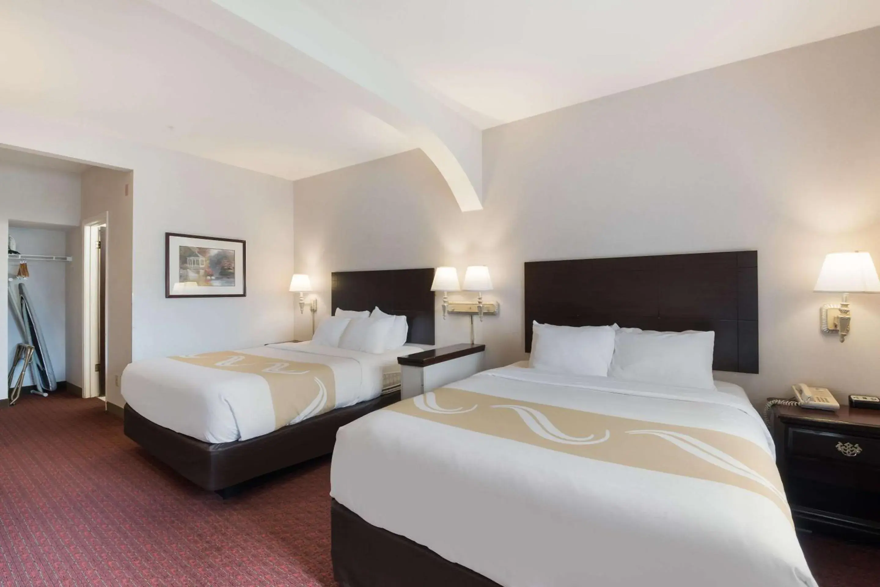 Photo of the whole room, Bed in Quality Inn Grand Suites Bellingham Photo of the whole room, Bed in Quality Inn Grand Suites Bellingham