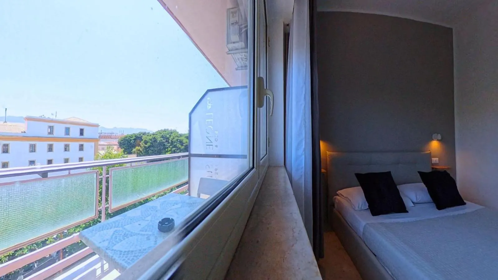 Property building, Bed in Leone Suite B&B & Restaurant AIC