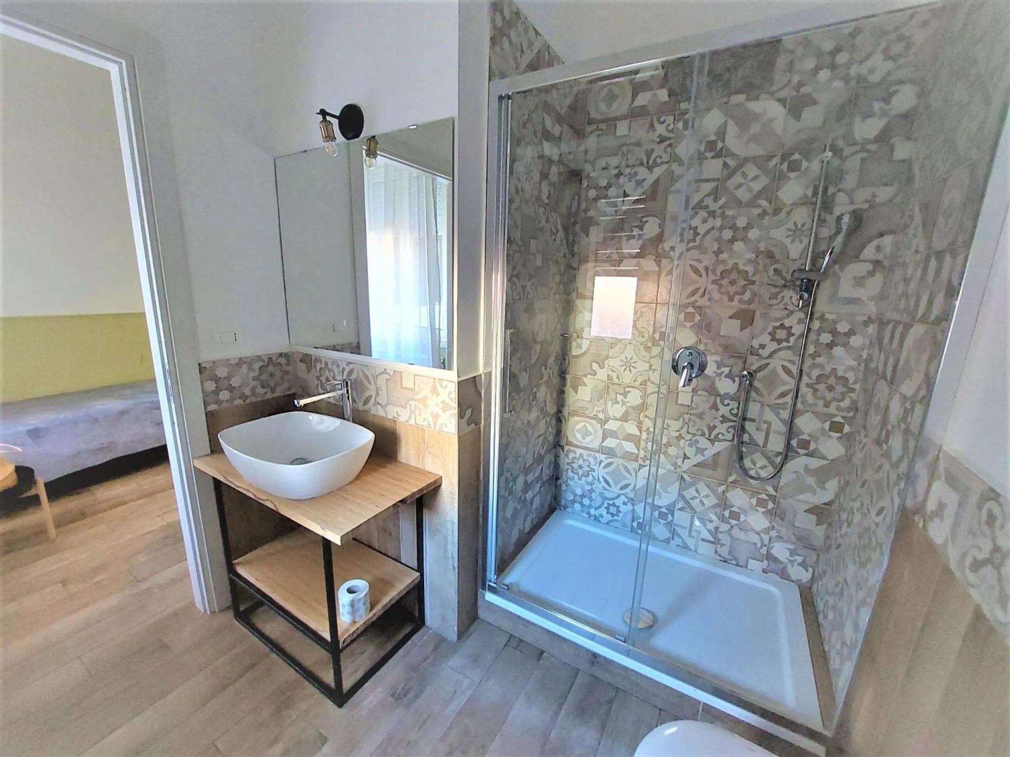 Shower, Bed in Leone Suite B&B & Restaurant AIC