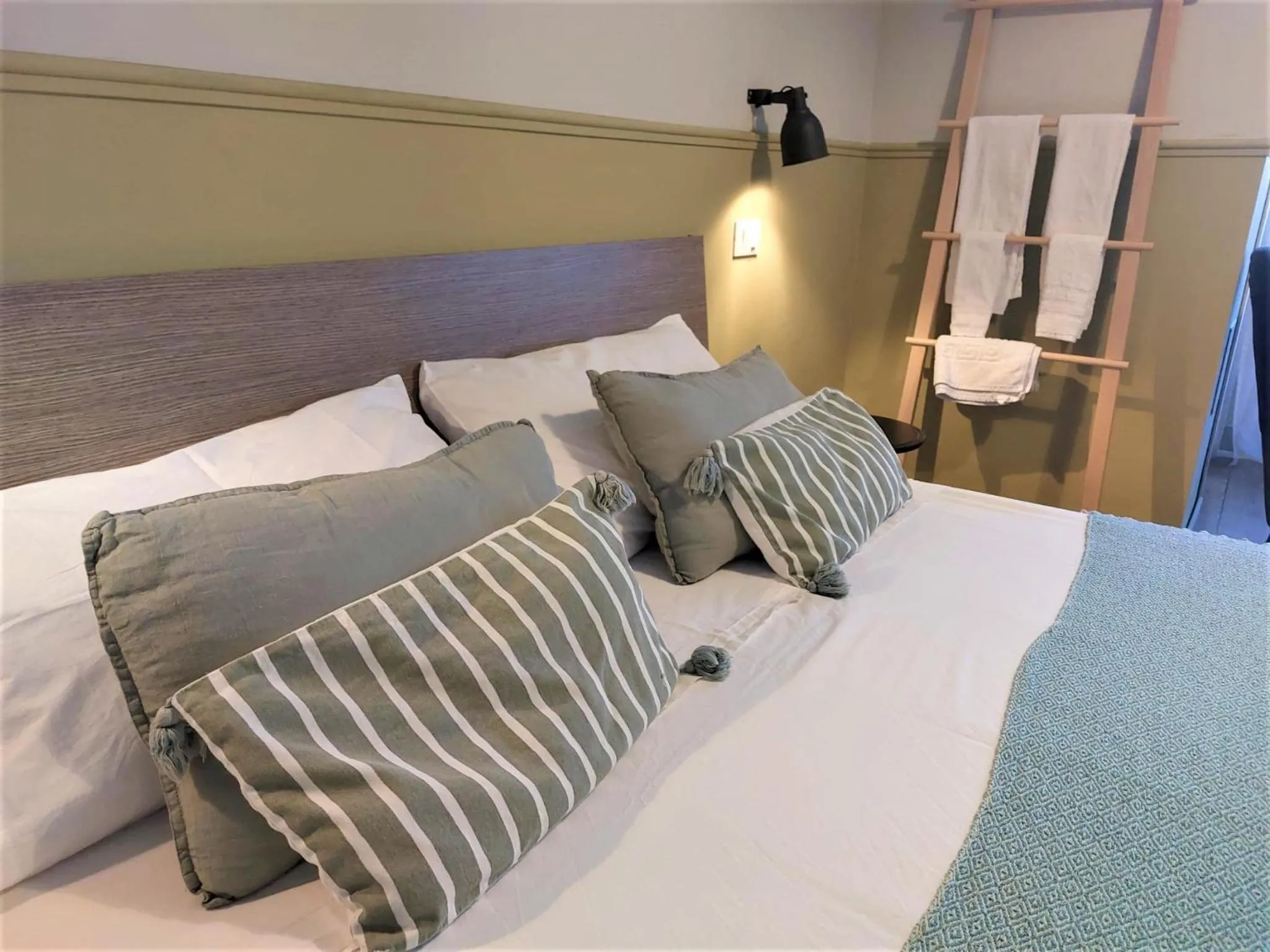 Photo of the whole room, Bed in Leone Suite B&B & Restaurant AIC