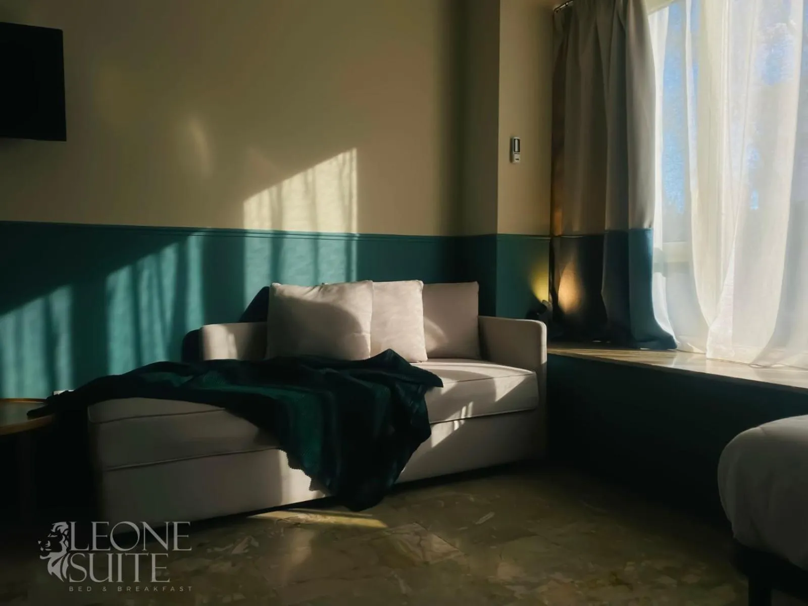 Living room, Bed in Leone Suite B&B & Restaurant AIC