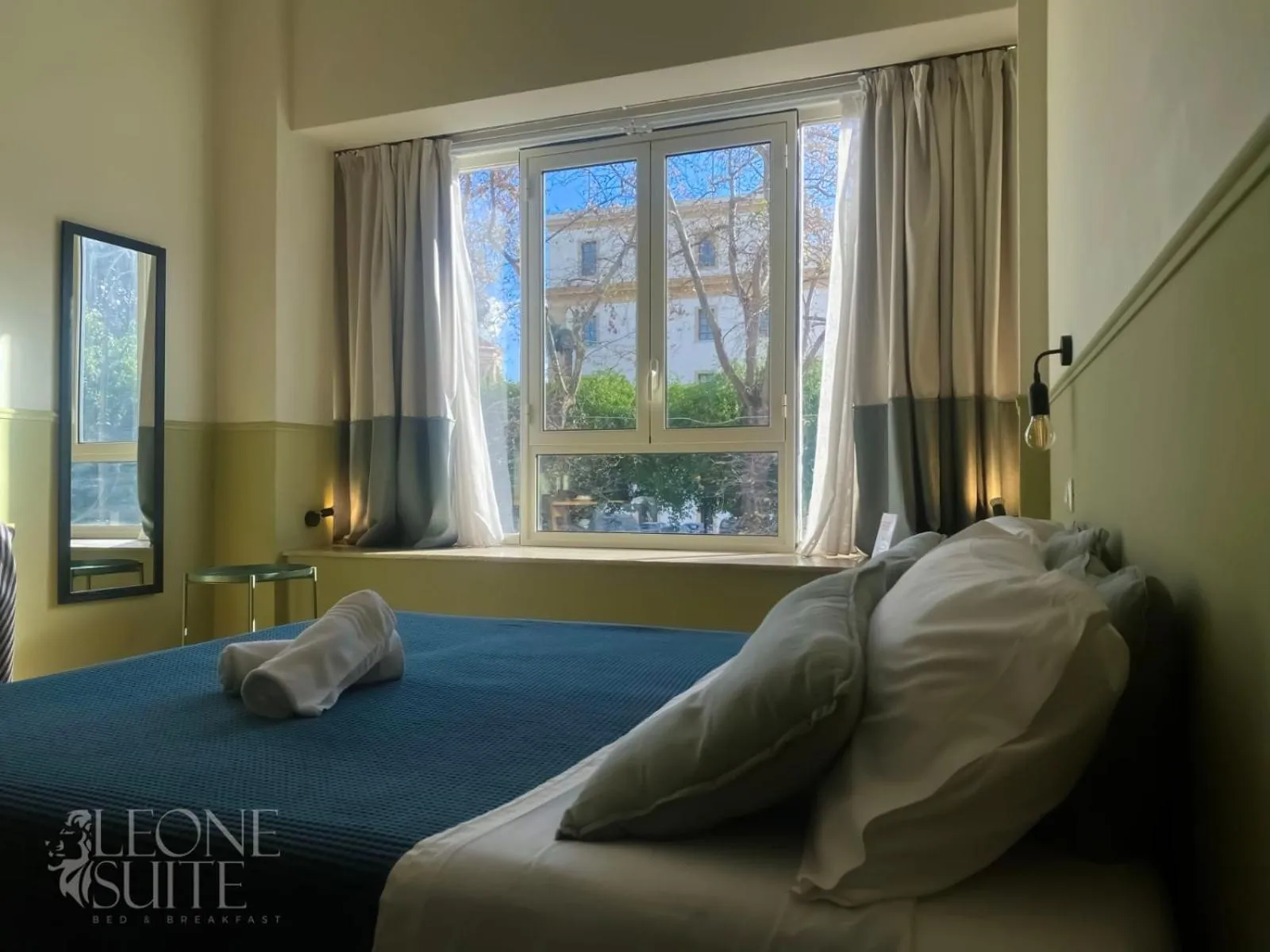 Property building, Bed in Leone Suite B&B & Restaurant AIC