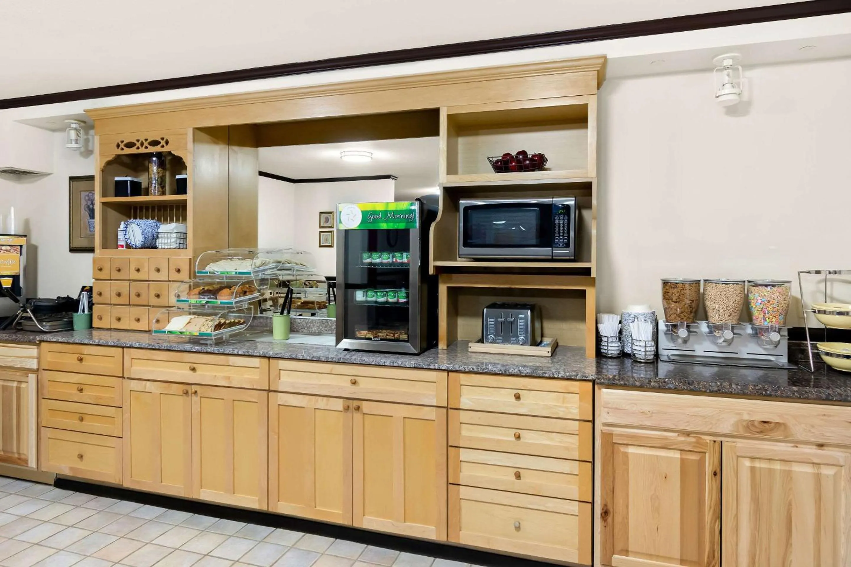 Breakfast in Quality Inn Mount Vernon