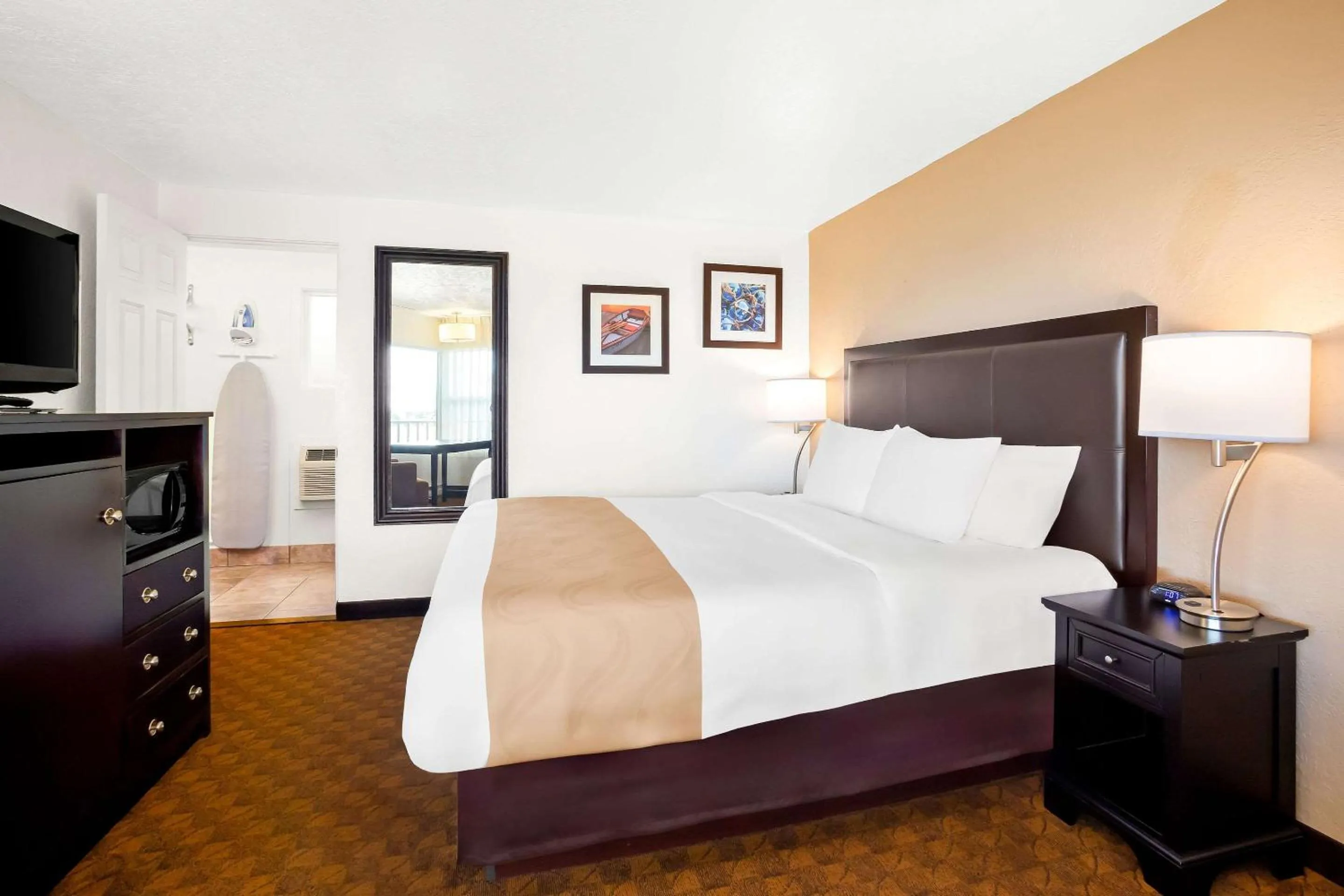 Bedroom, Bed in Quality Inn Port Angeles - near Olympic National Park