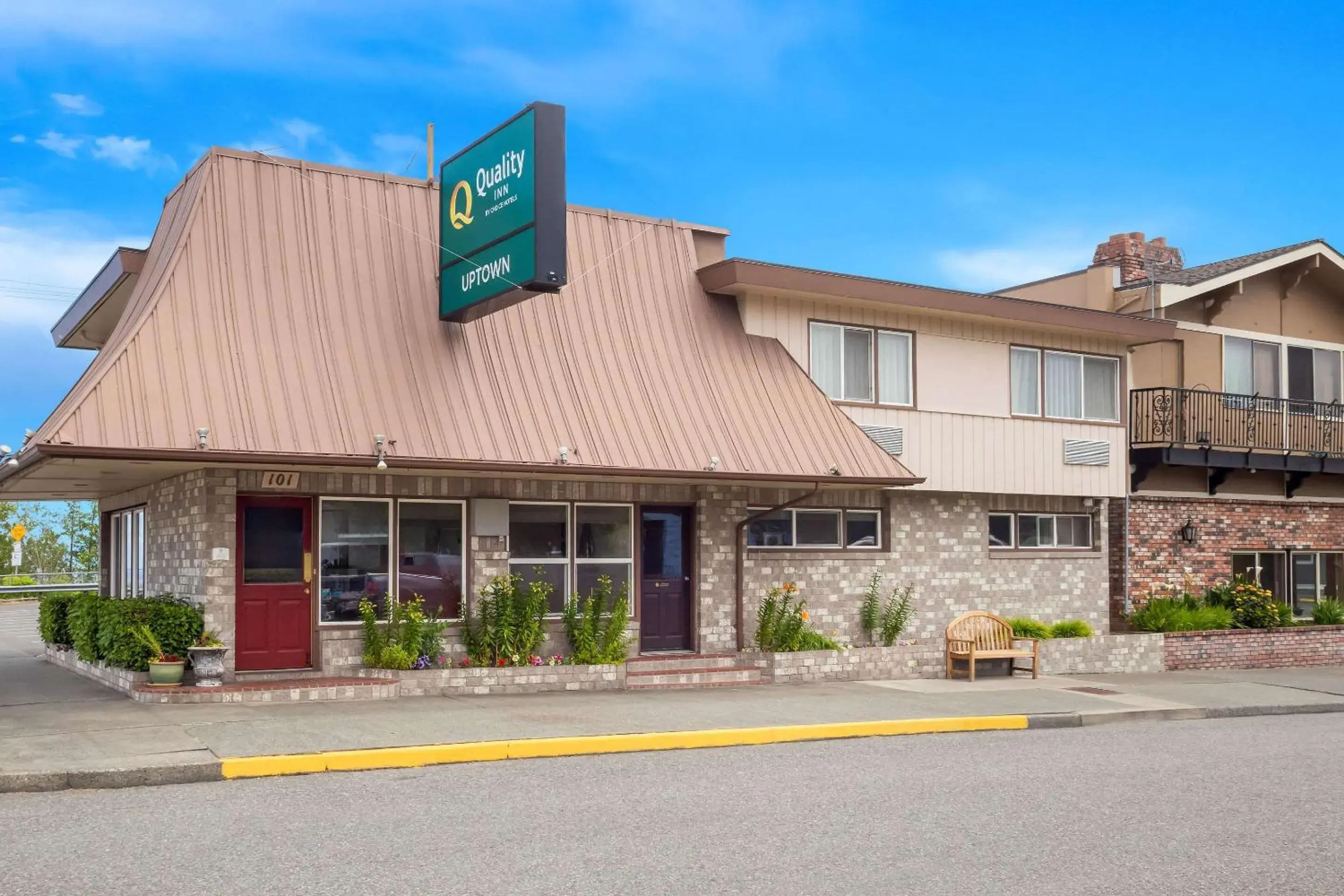 Property building in Quality Inn Port Angeles - near Olympic National Park Property building in Quality Inn Port Angeles - near Olympic National Park