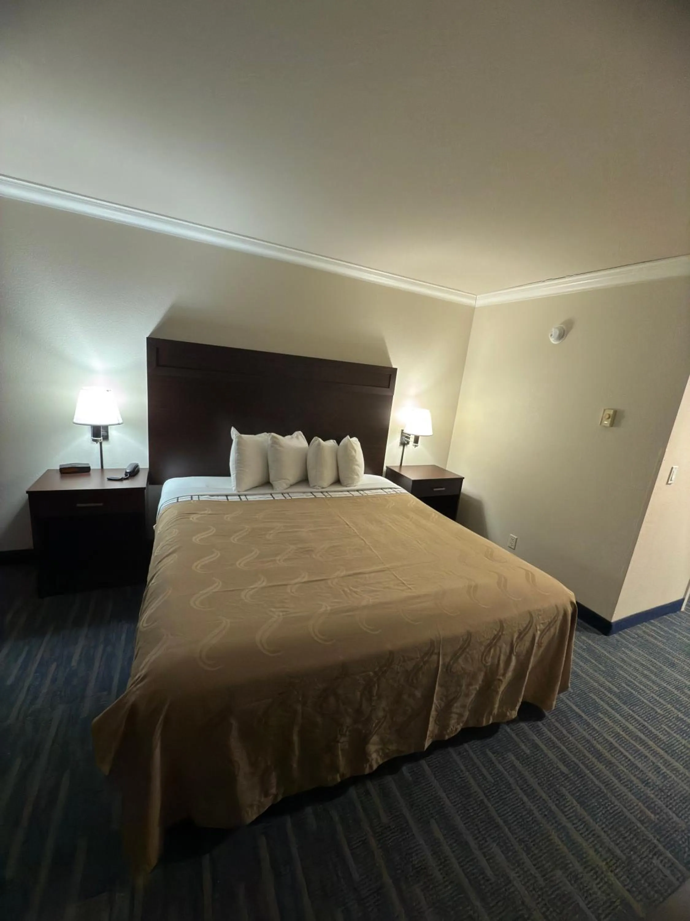 Bedroom, Bed in Coratel Inn and Suites By Jasper Ocean Shores