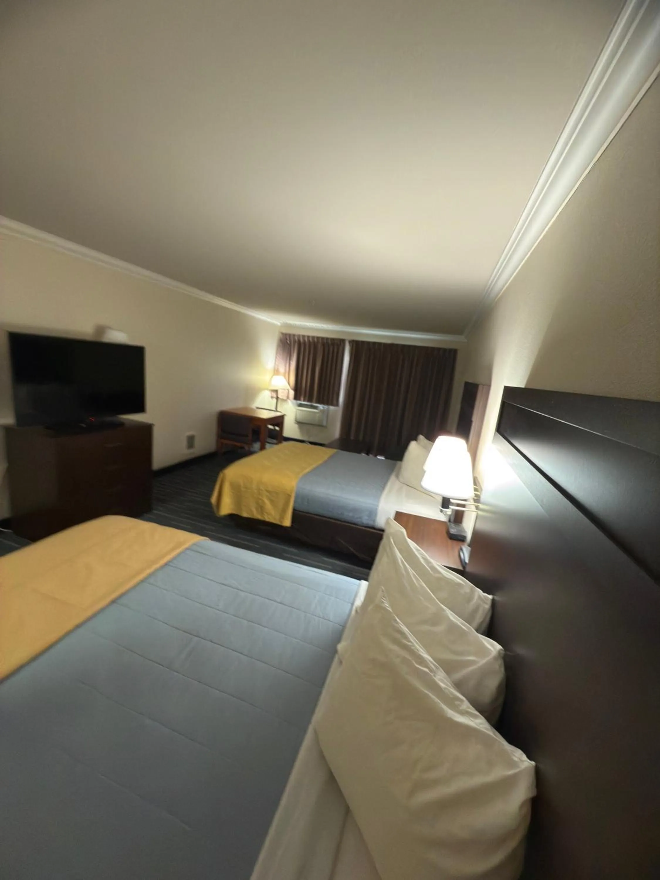 Bed in Coratel Inn and Suites By Jasper Ocean Shores