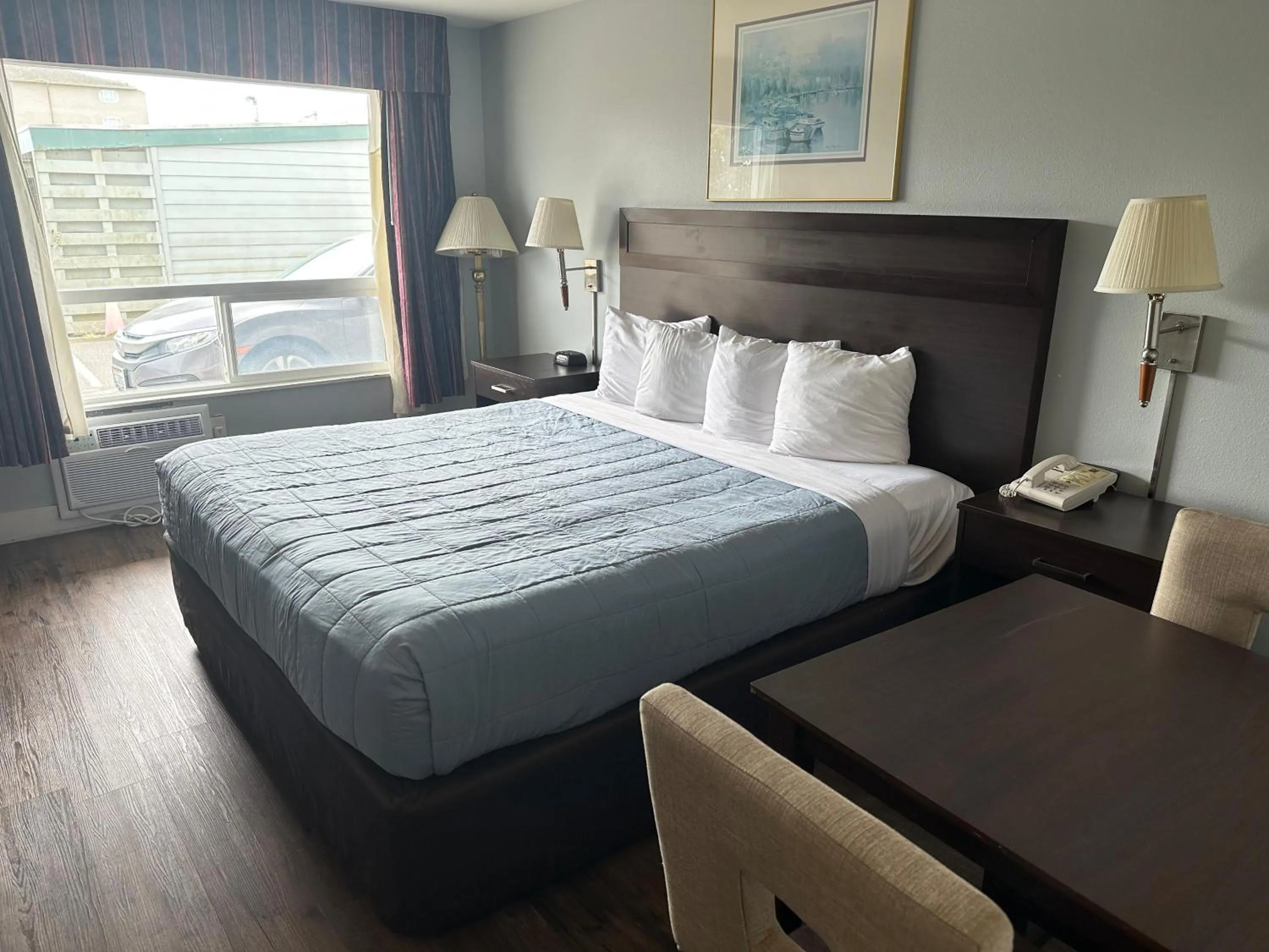 Bed in Coratel Inn and Suites By Jasper Ocean Shores