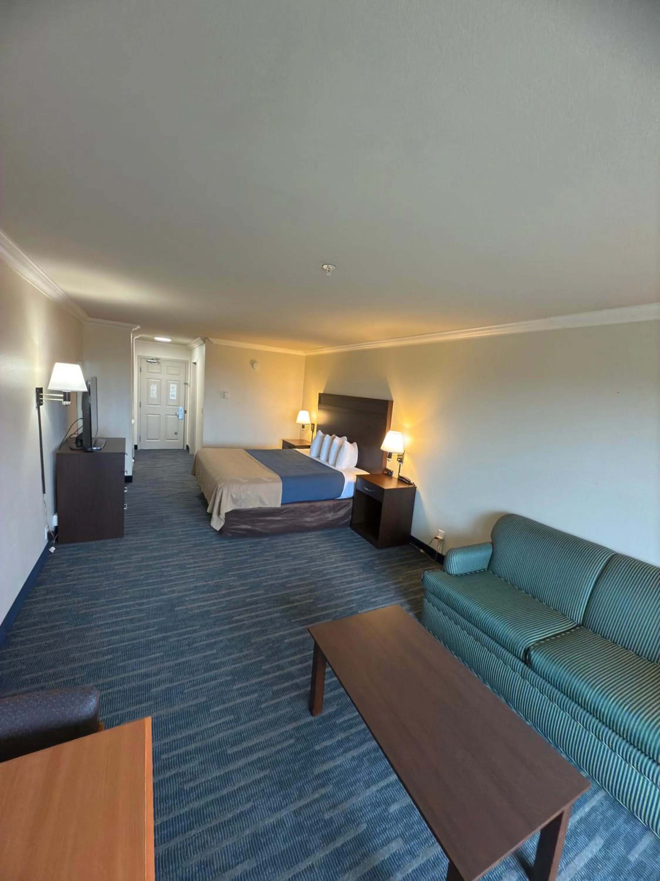 Bed in Coratel Inn and Suites By Jasper Ocean Shores