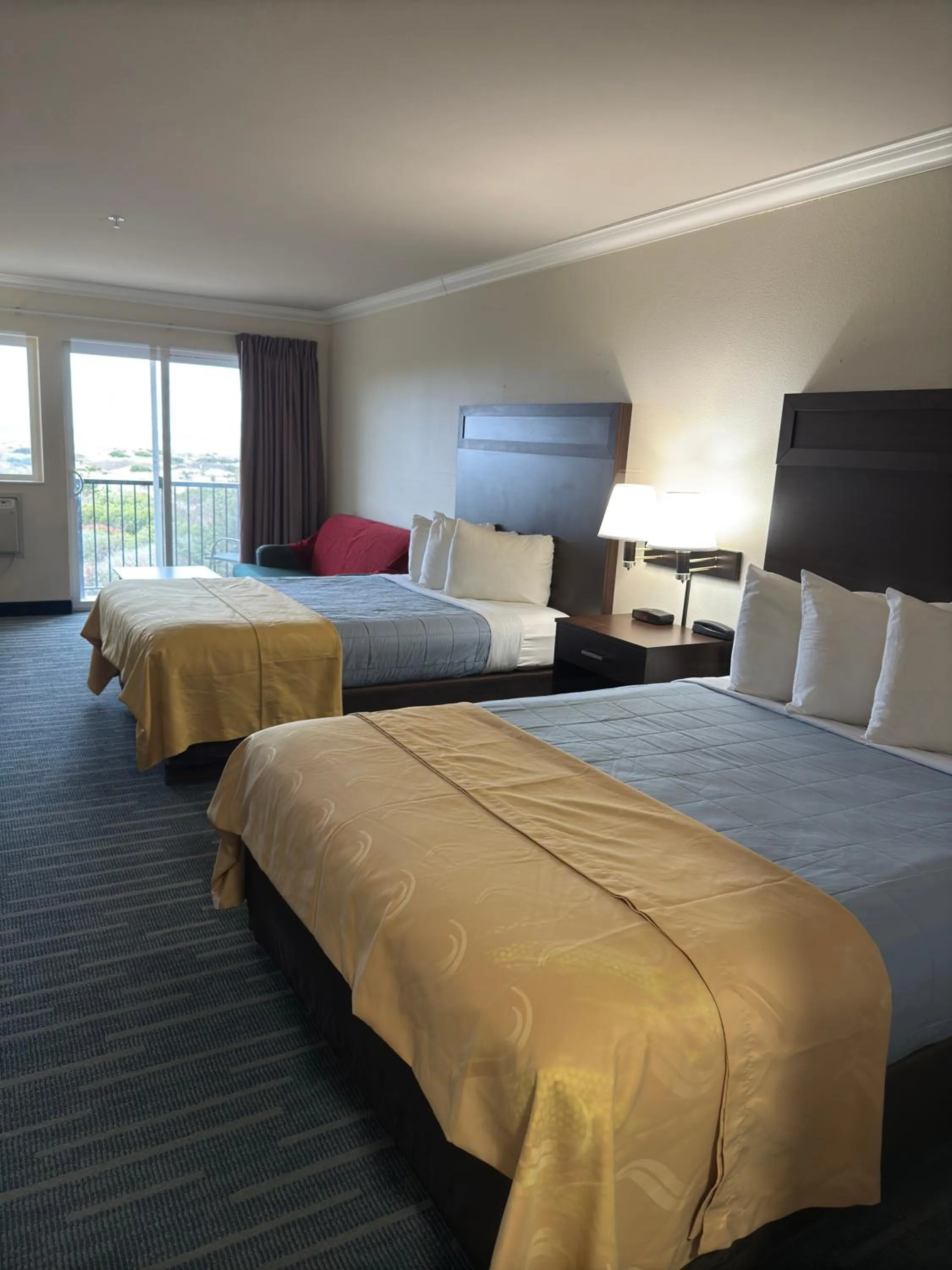 Bed in Coratel Inn and Suites By Jasper Ocean Shores