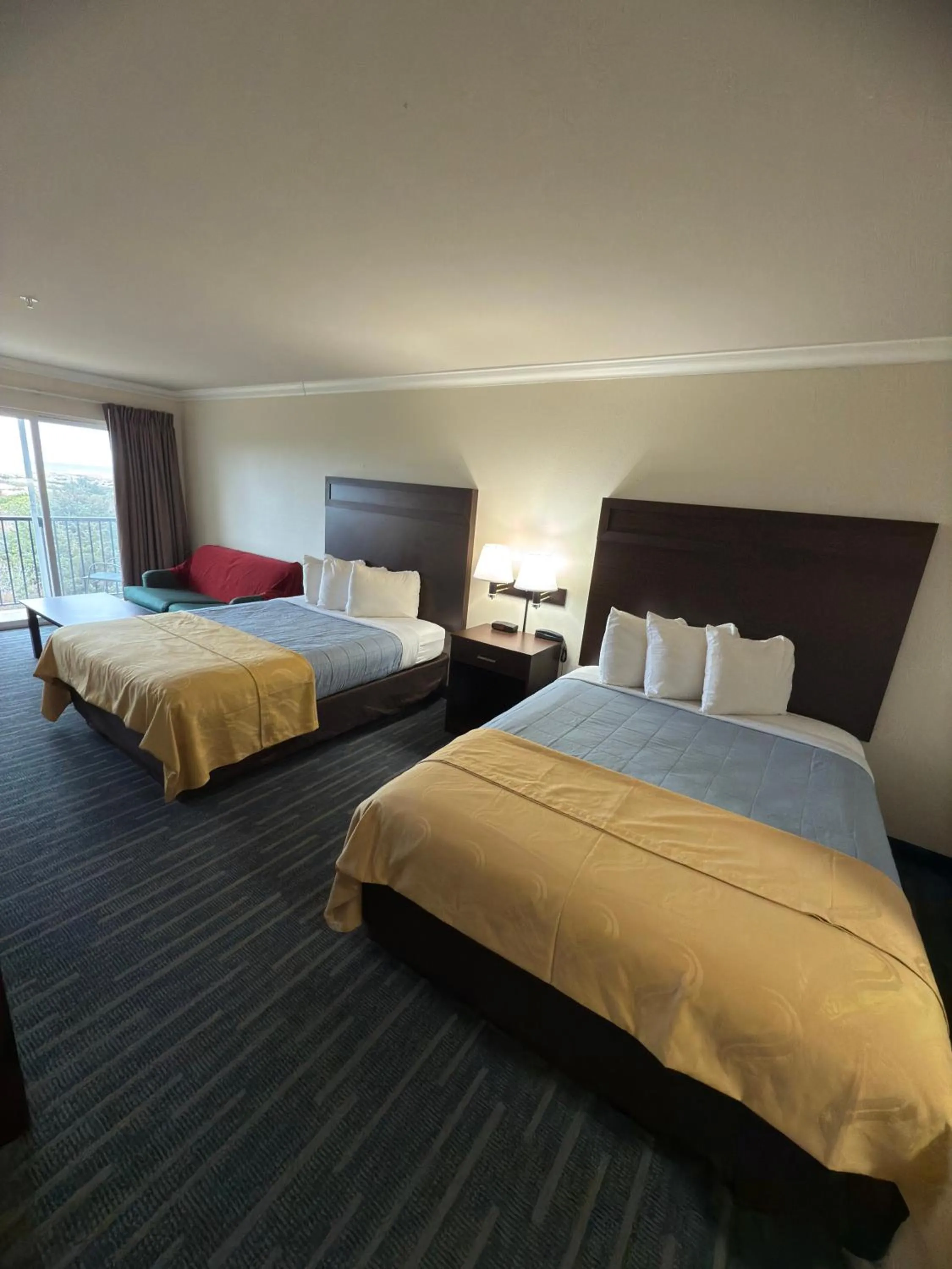 Bed in Coratel Inn and Suites By Jasper Ocean Shores