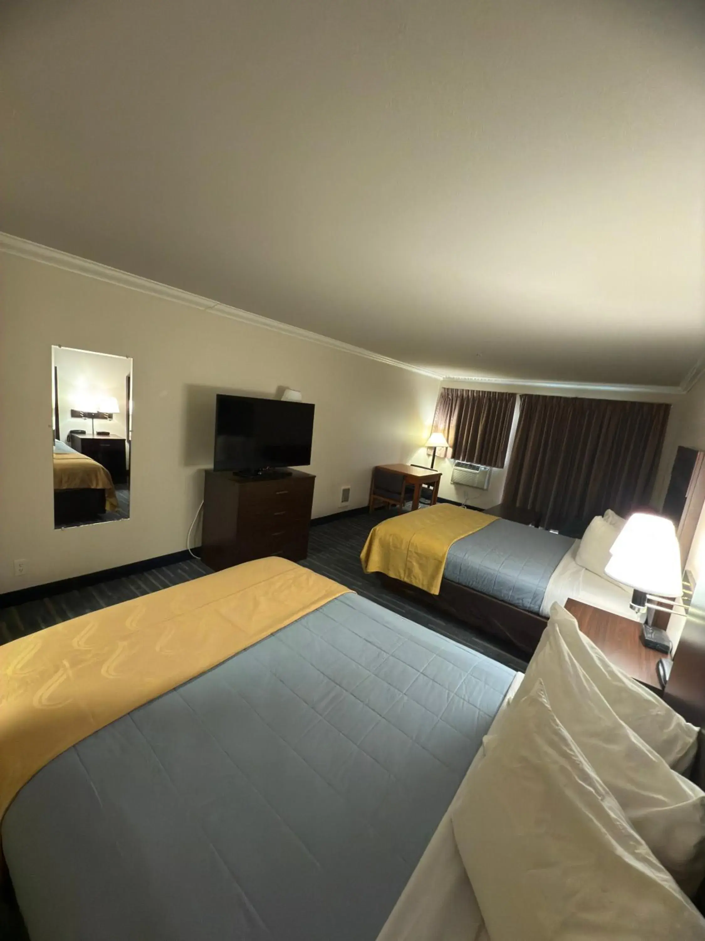 Bed in Coratel Inn and Suites By Jasper Ocean Shores Bed in Coratel Inn and Suites By Jasper Ocean Shores