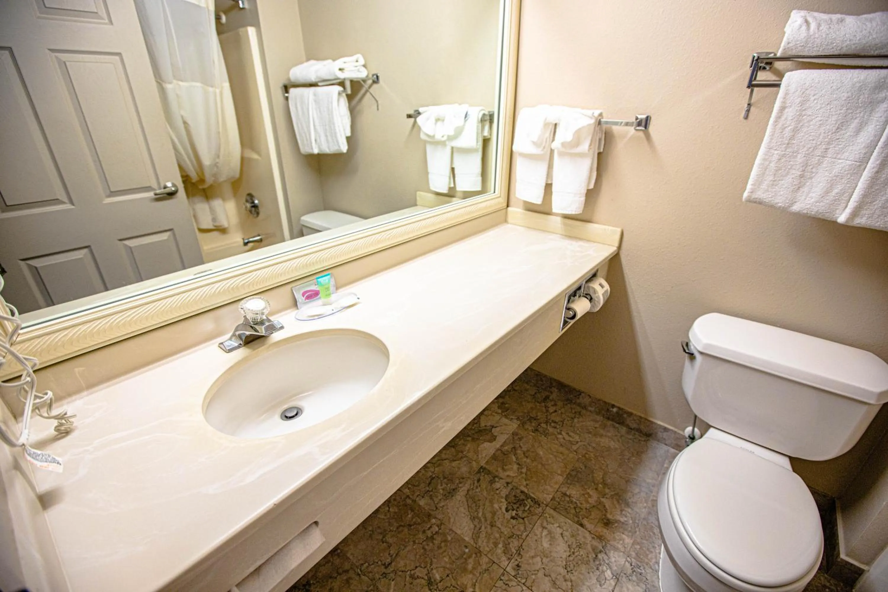 Shower in Ocean Paradise Hotel & Resort