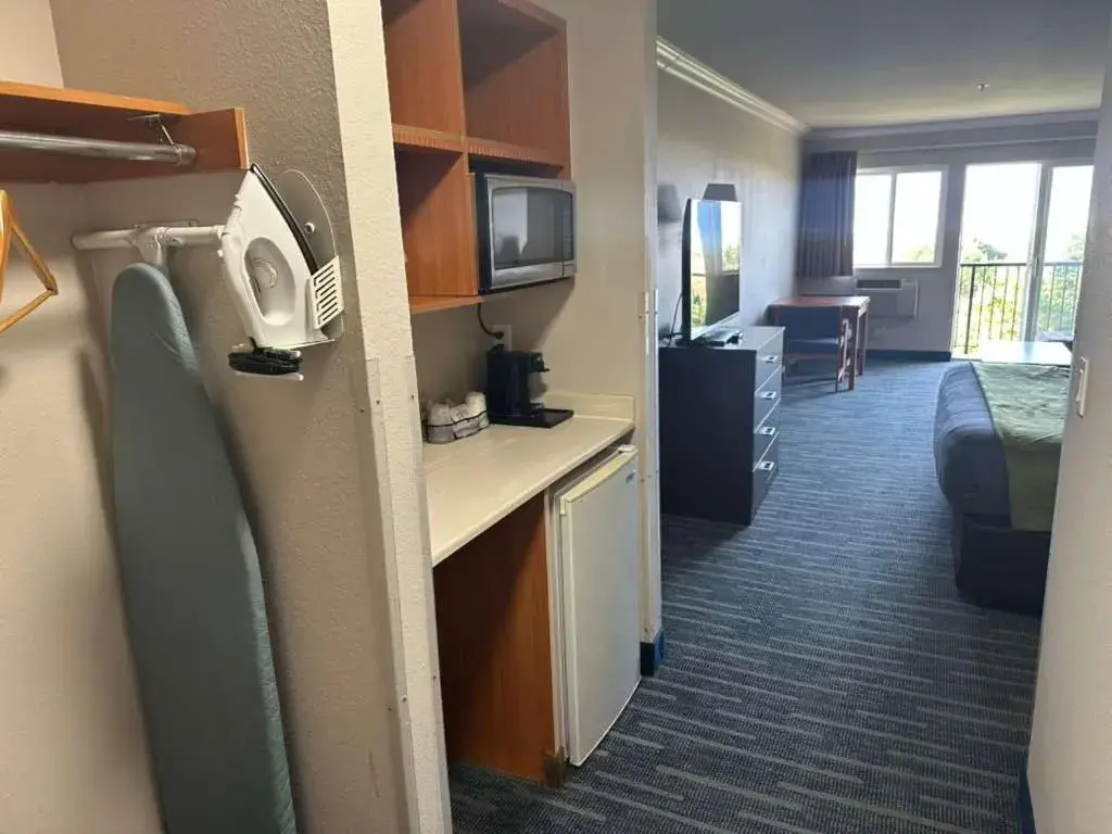 Bed in Coratel Inn and Suites By Jasper Ocean Shores Bed in Coratel Inn and Suites By Jasper Ocean Shores