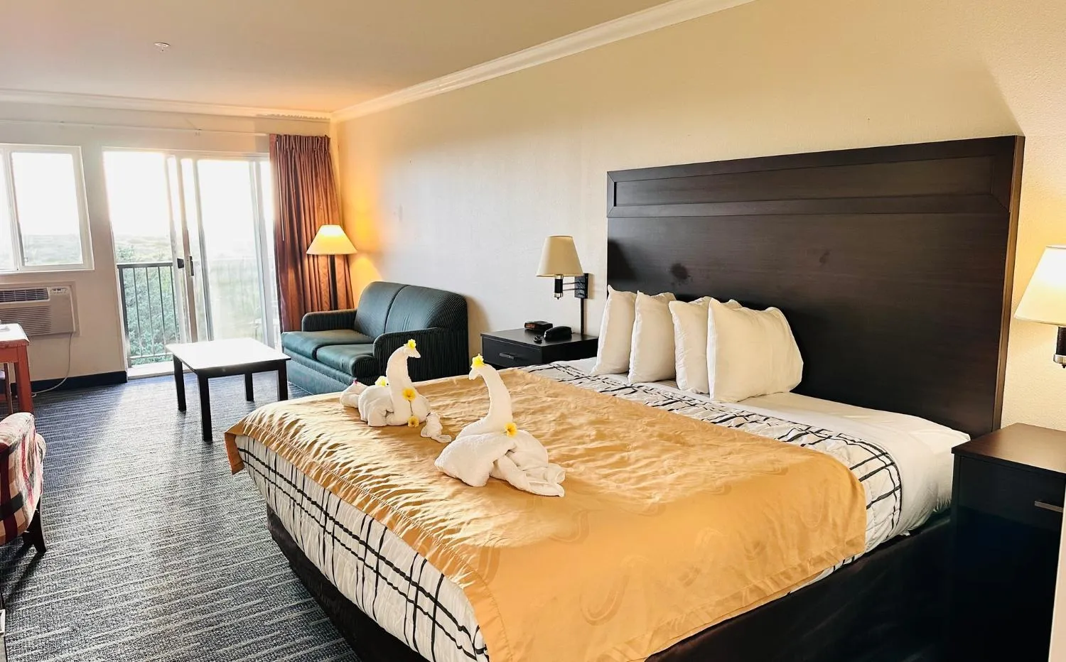 Bed in Ocean Paradise Hotel & Resort