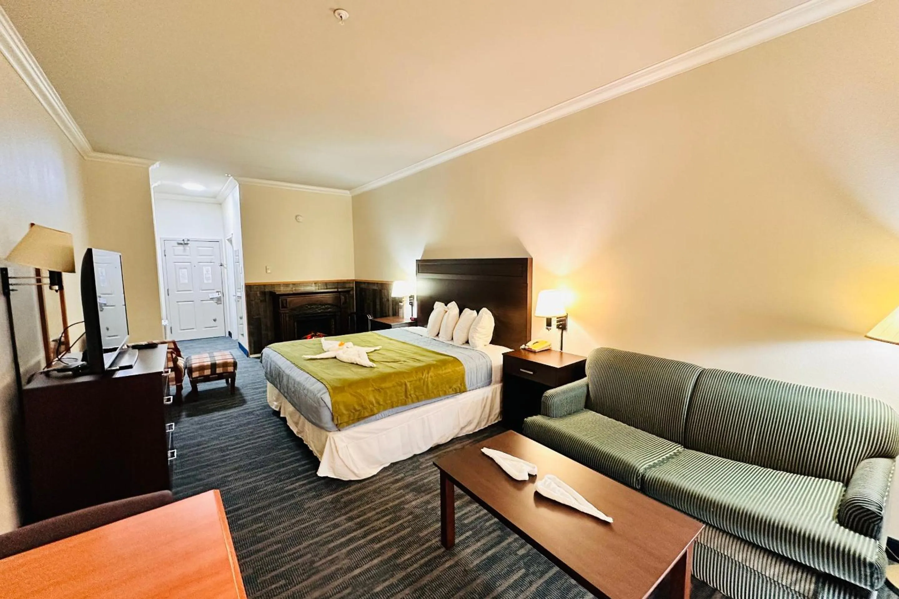 Bed in Ocean Paradise Hotel & Resort