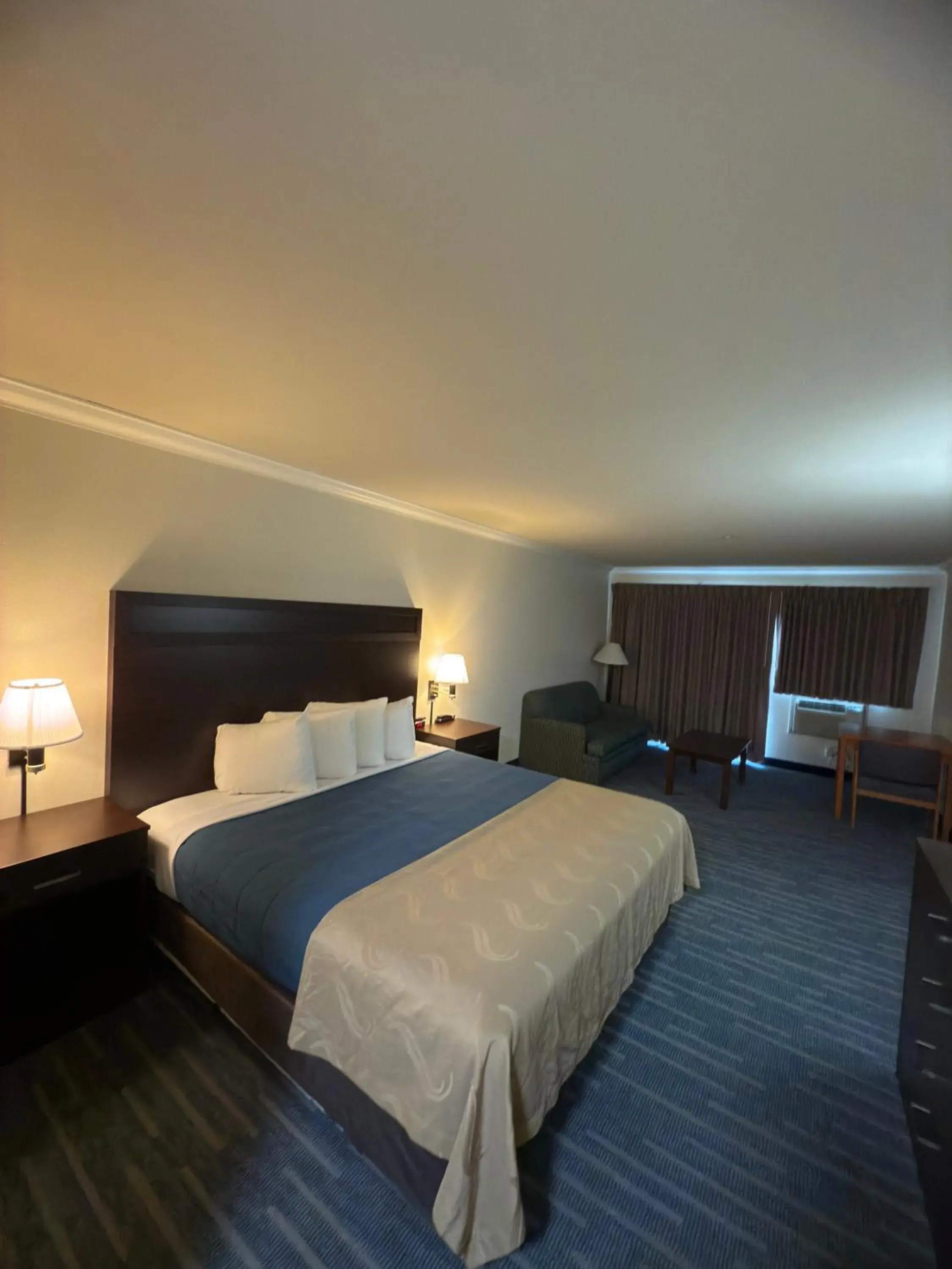 Bed in Ocean Paradise Hotel & Resort Bed in Ocean Paradise Hotel & Resort