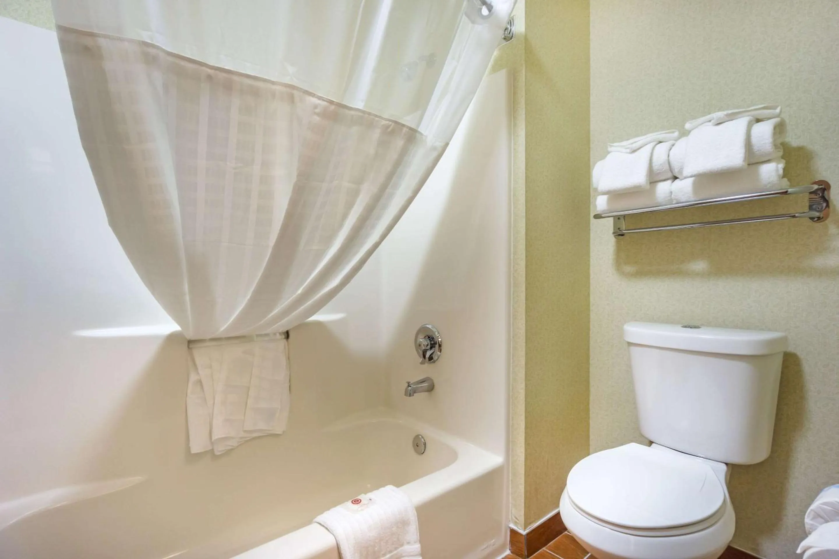 Shower in Comfort Inn Federal Way - Seattle