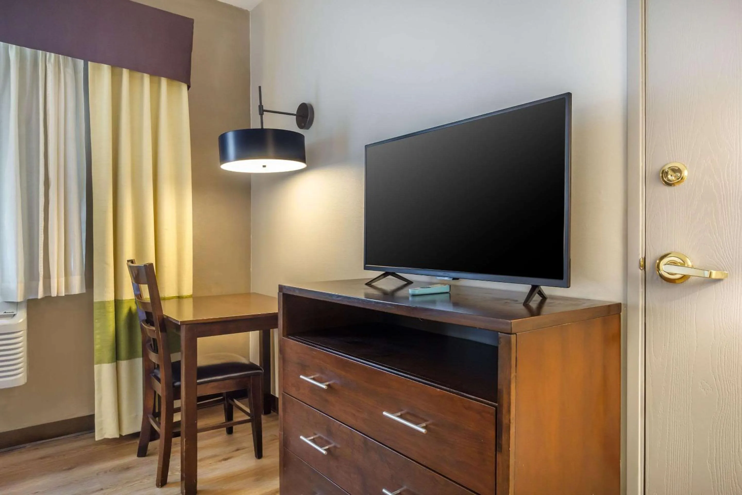 Bedroom in Comfort Inn Federal Way - Seattle