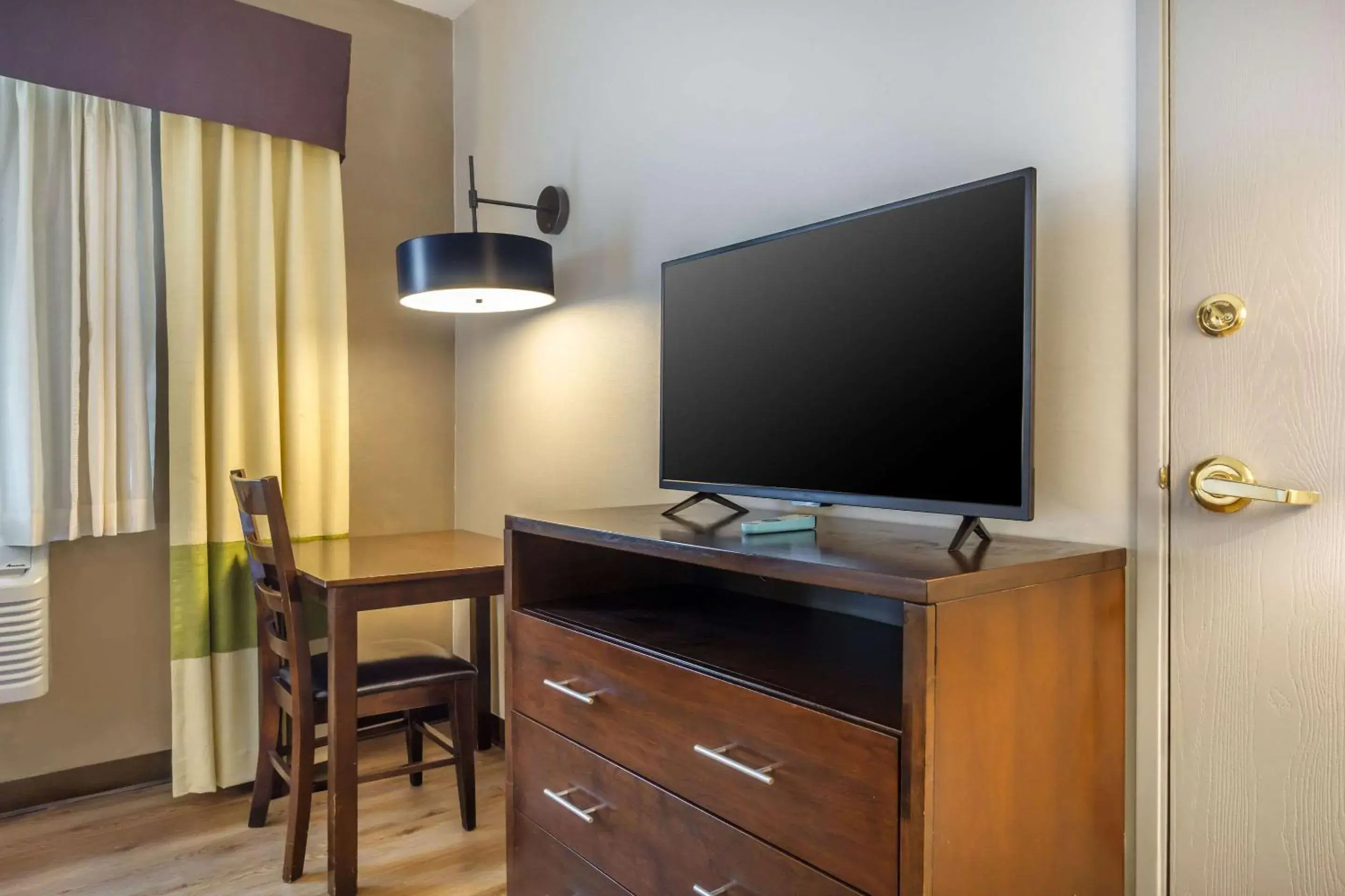 Bedroom in Comfort Inn Federal Way - Seattle Bedroom in Comfort Inn Federal Way - Seattle