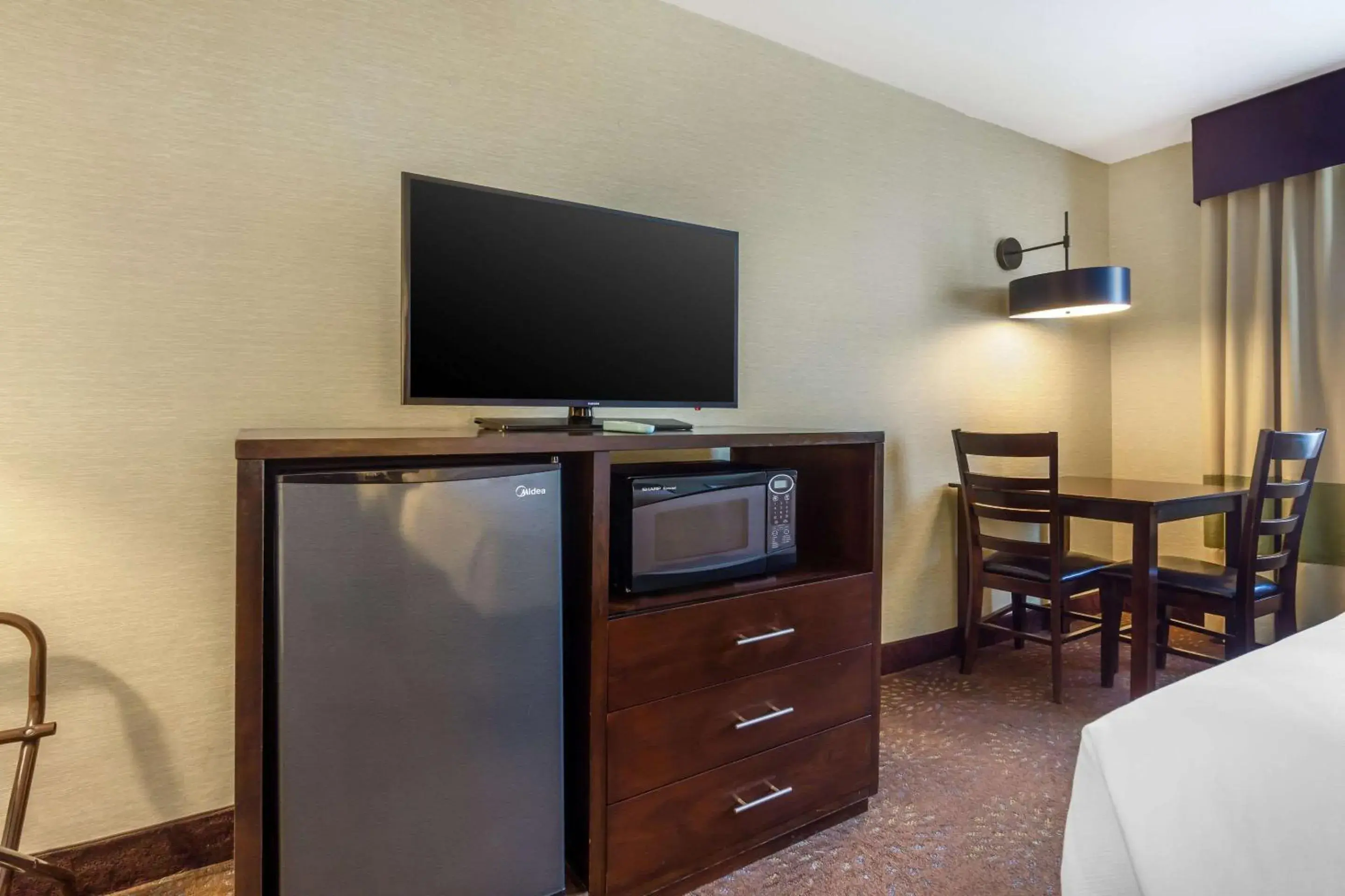 Bedroom, Bed in Comfort Inn Federal Way - Seattle Bedroom, Bed in Comfort Inn Federal Way - Seattle