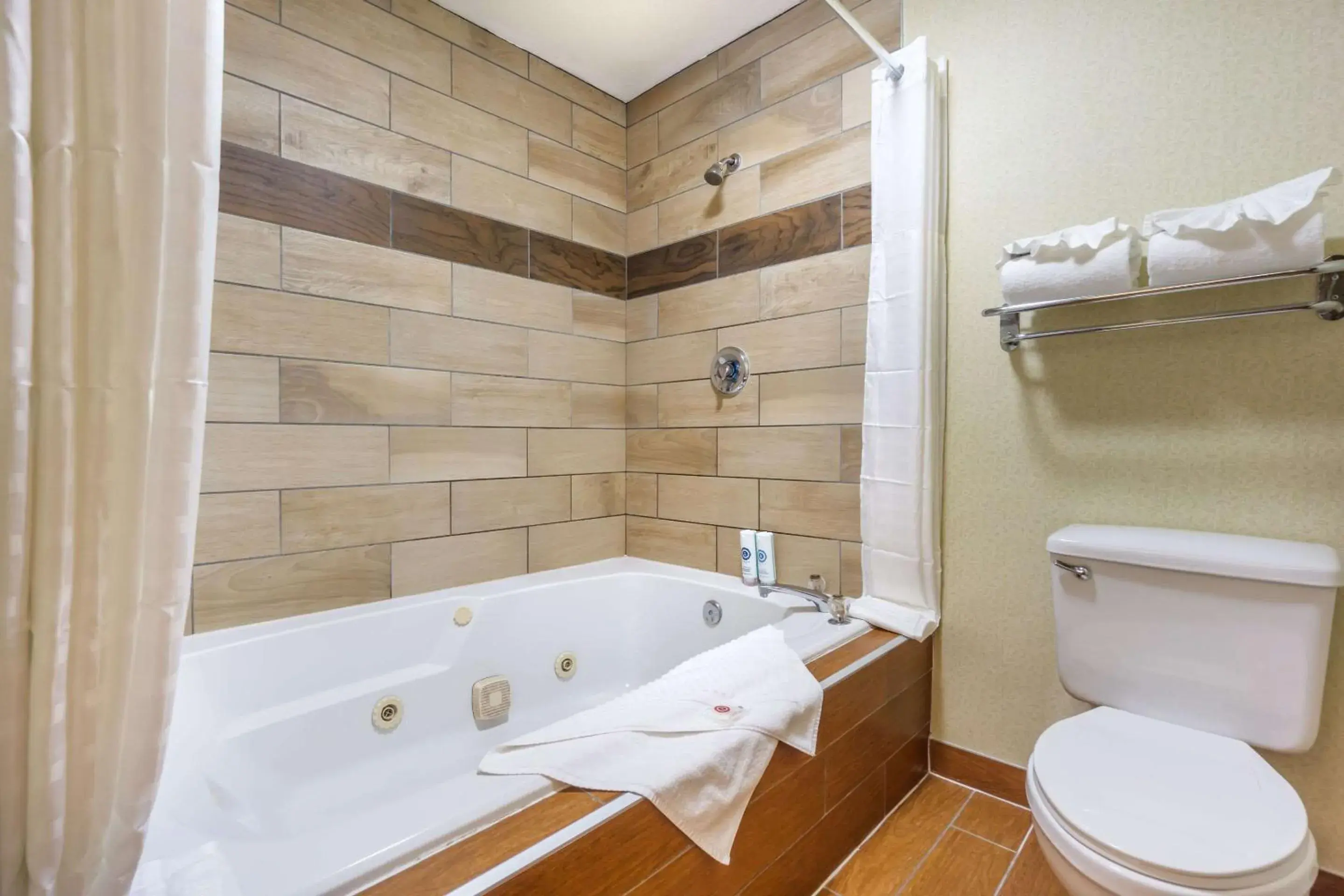 Bedroom in Comfort Inn Federal Way - Seattle Bedroom in Comfort Inn Federal Way - Seattle