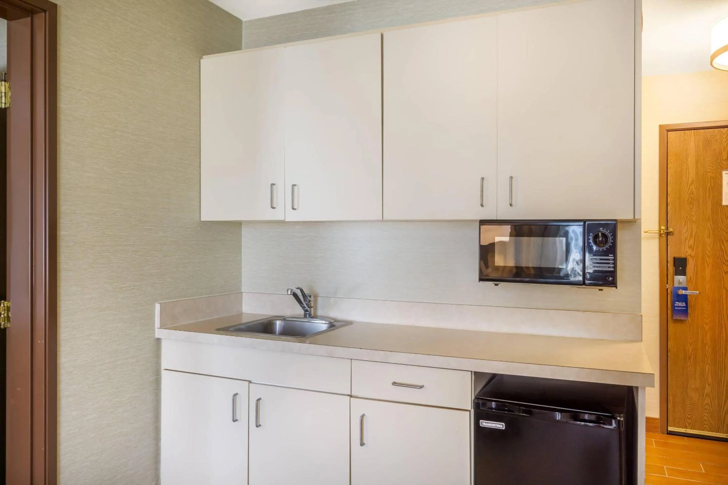 Bedroom in Comfort Inn Federal Way - Seattle