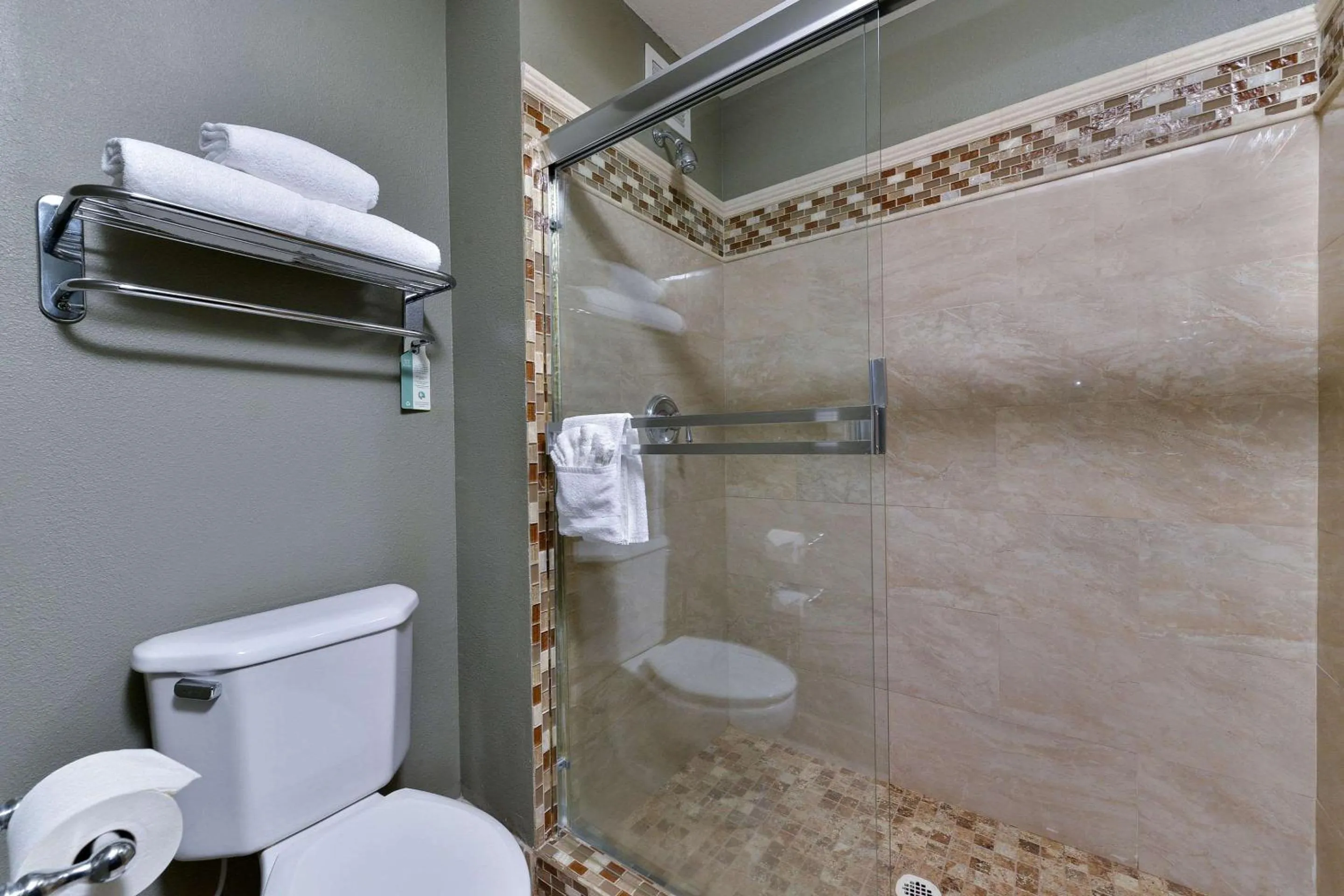 Bedroom in Comfort Suites Airport Tukwila Seattle