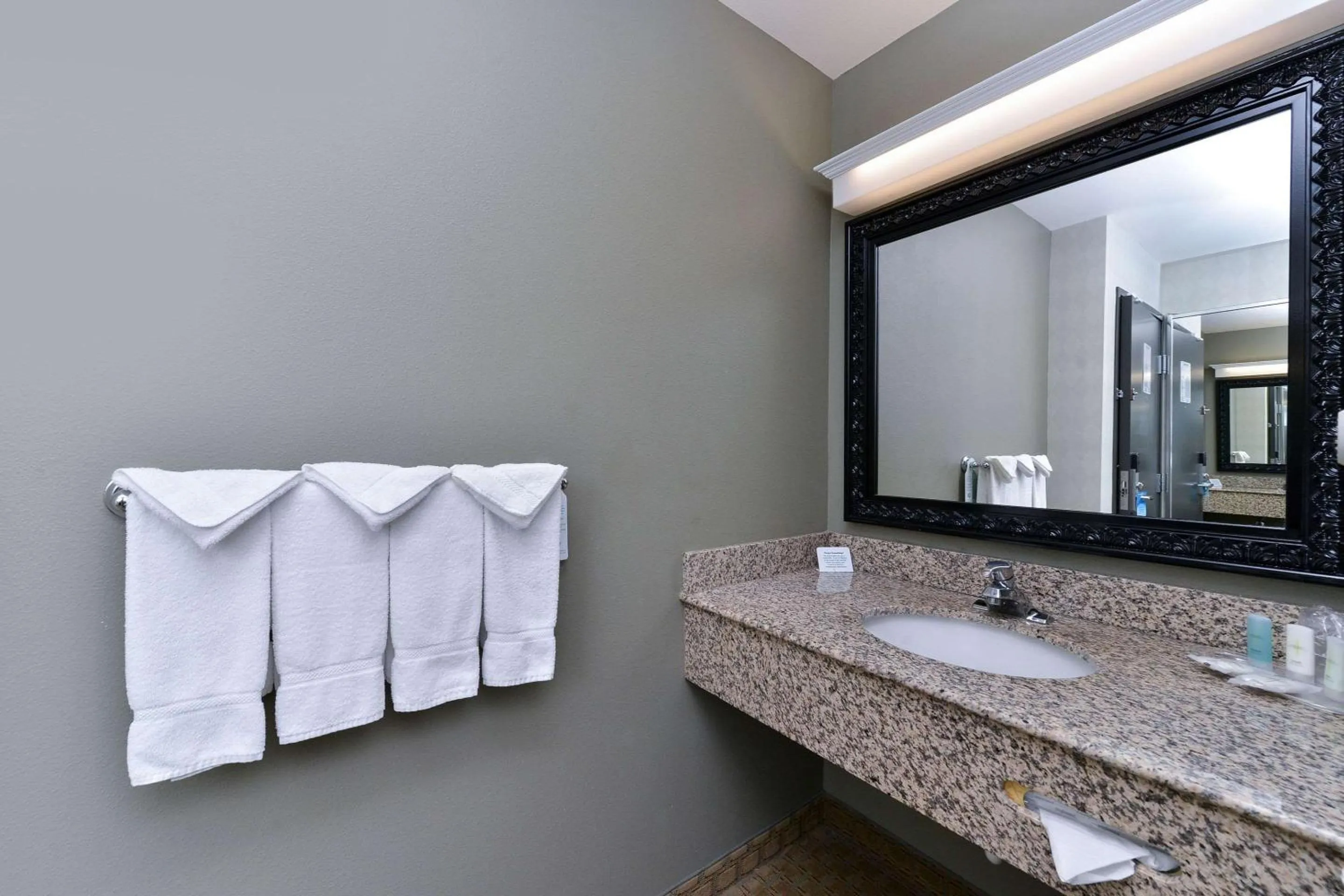 Bedroom in Comfort Suites Airport Tukwila Seattle