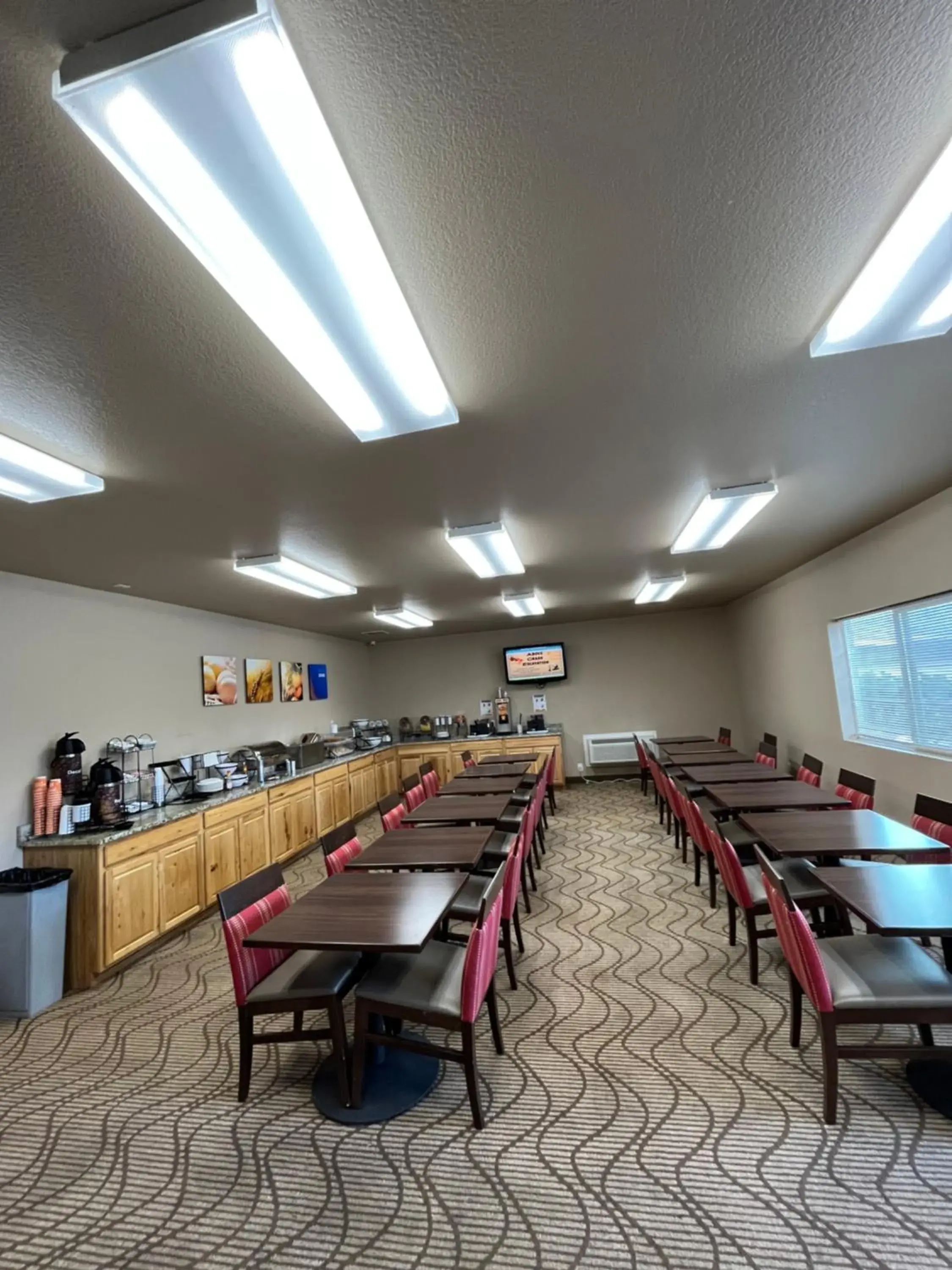 Breakfast in Comfort Inn & Suites Ocean Shores Breakfast in Comfort Inn & Suites Ocean Shores