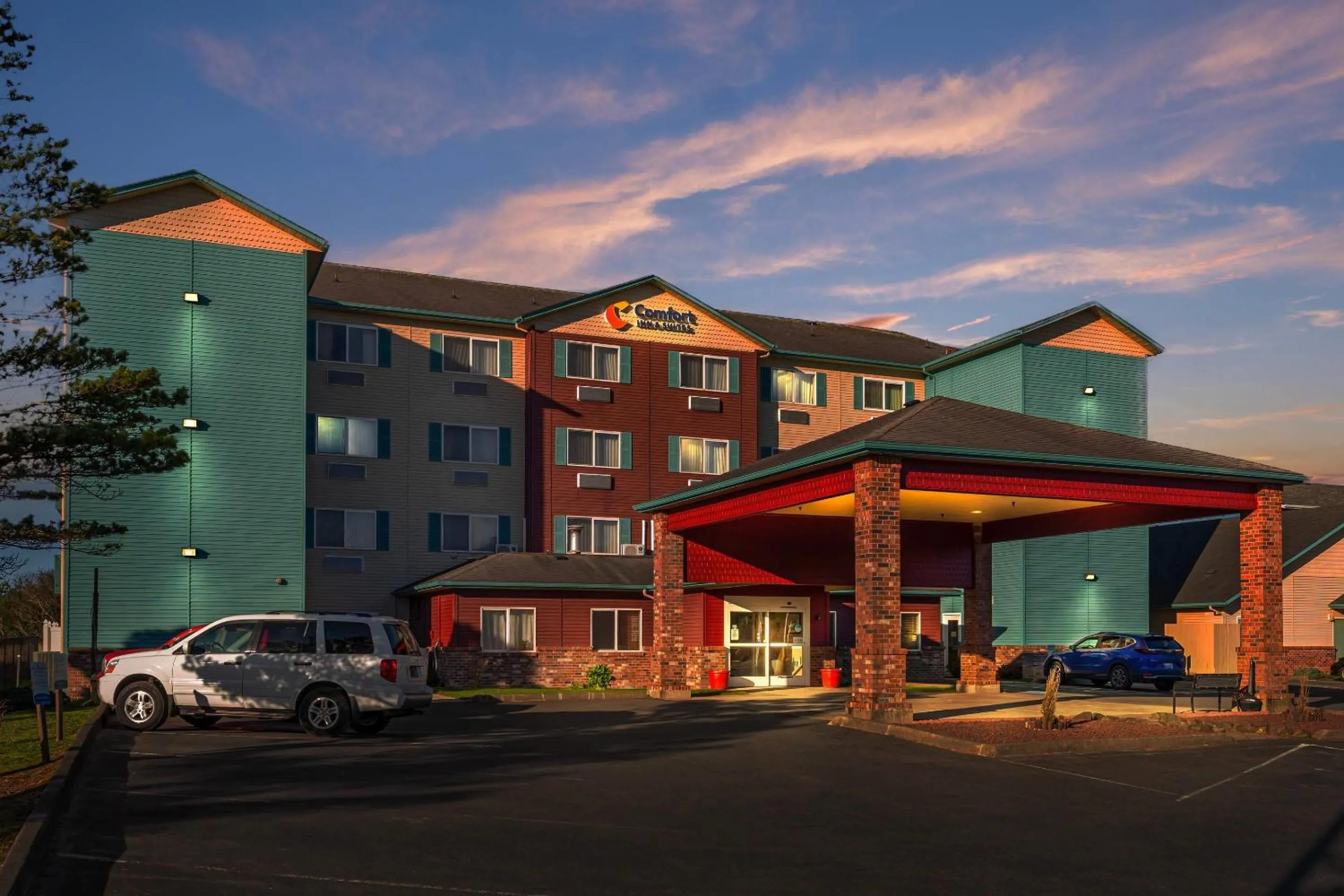 Property building in Comfort Inn & Suites Ocean Shores