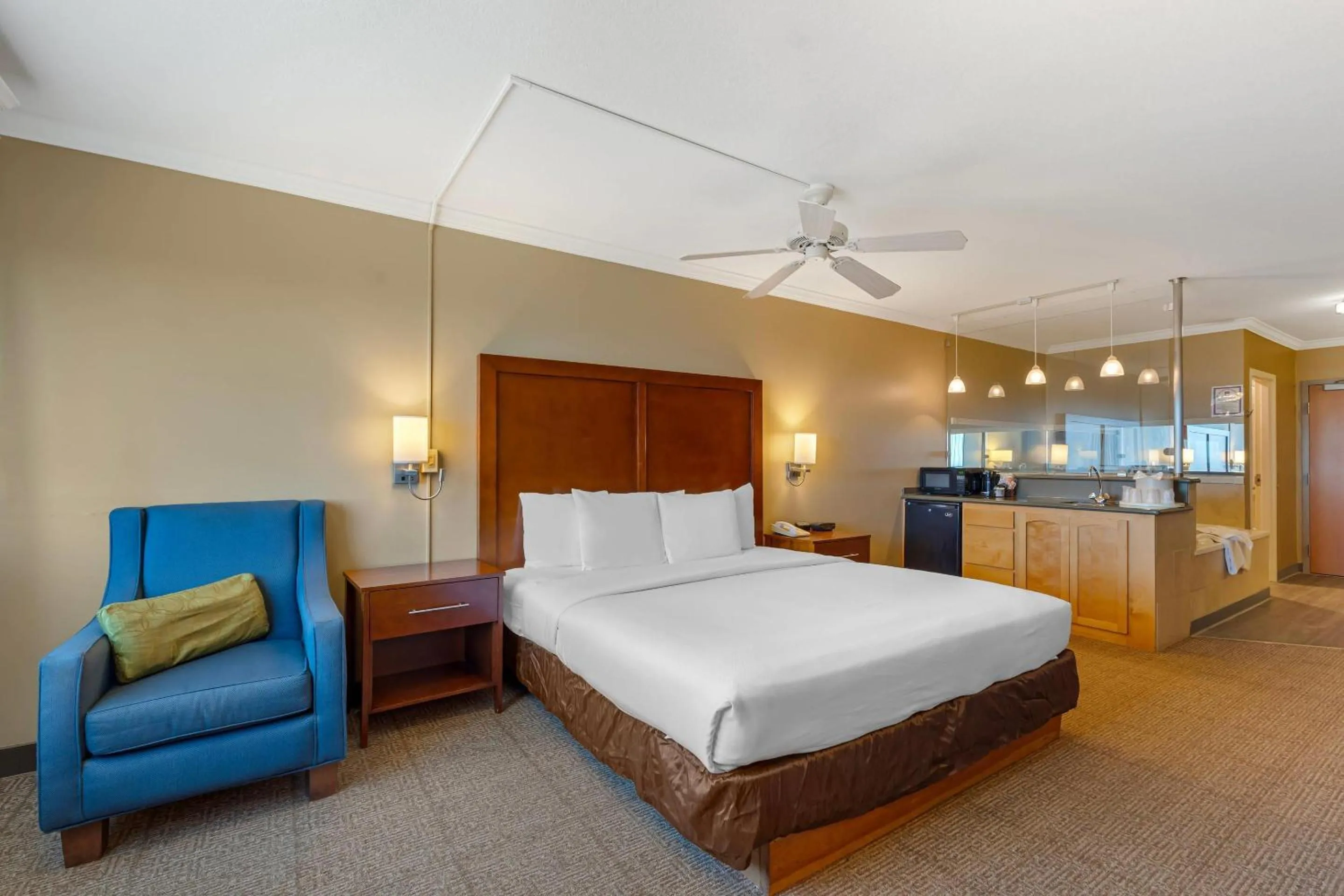 Bedroom, Bed in Comfort Inn & Suites Ocean Shores