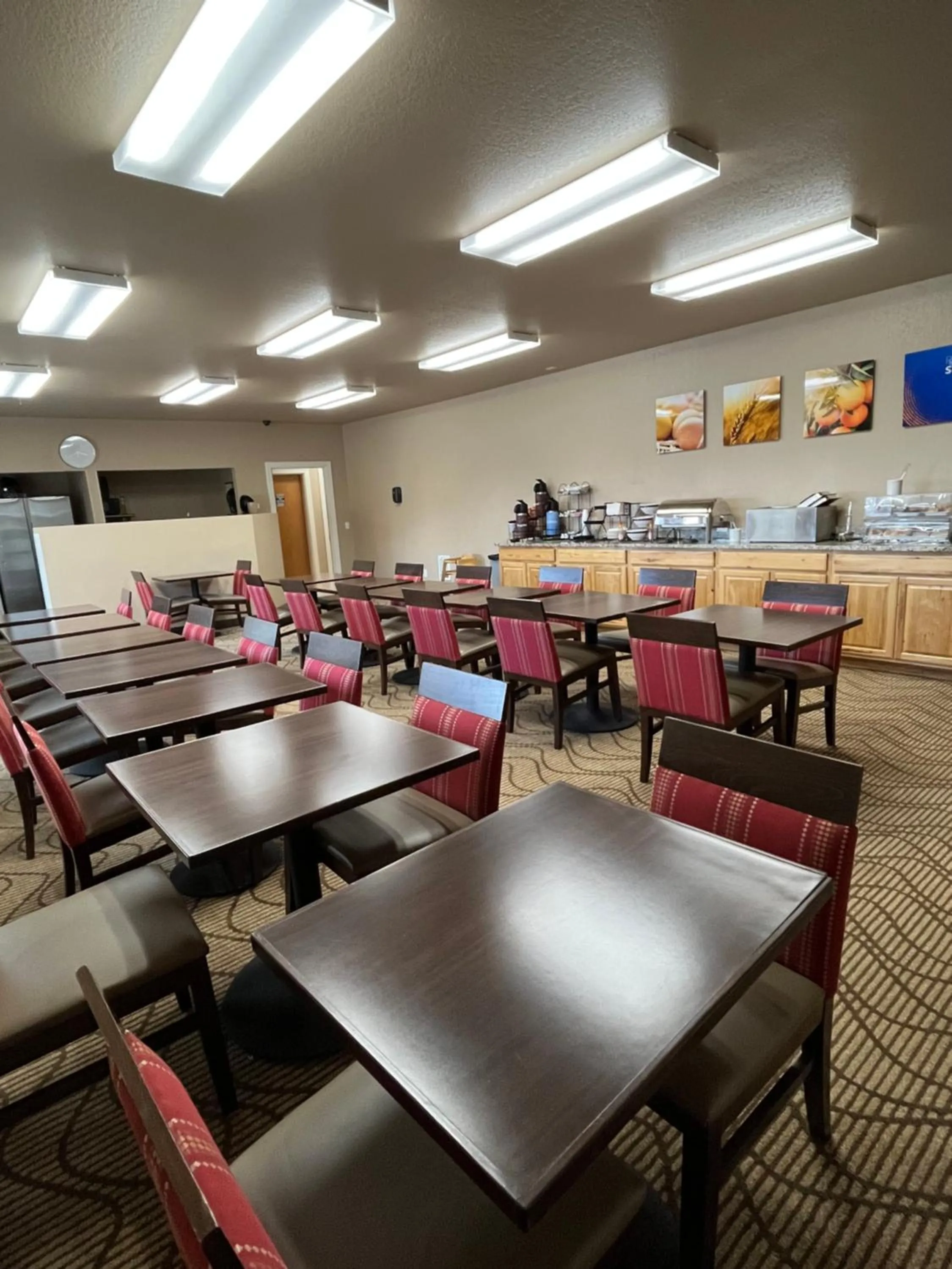 Breakfast in Comfort Inn & Suites Ocean Shores