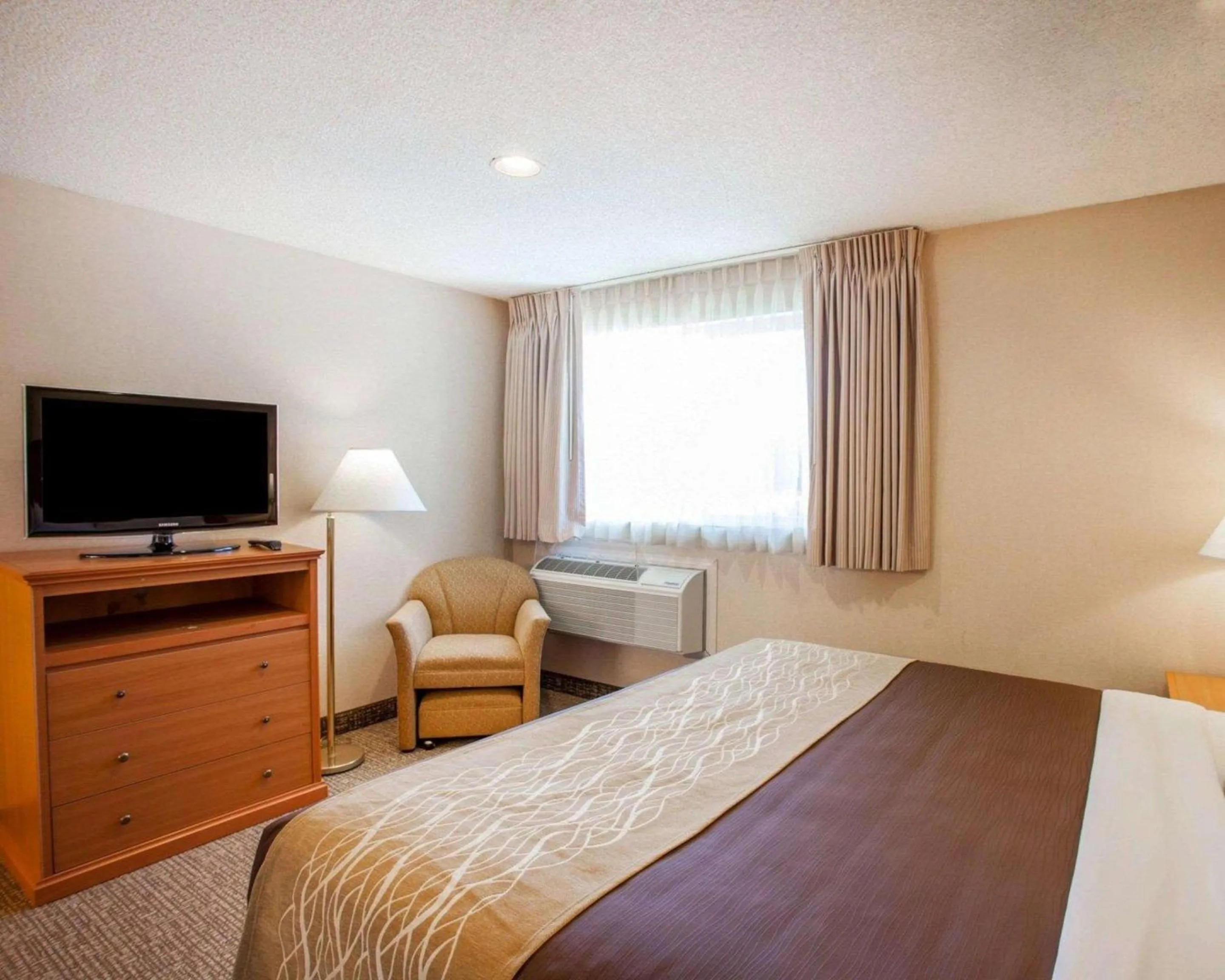 Bedroom, Bed in Quality Inn Kirkland