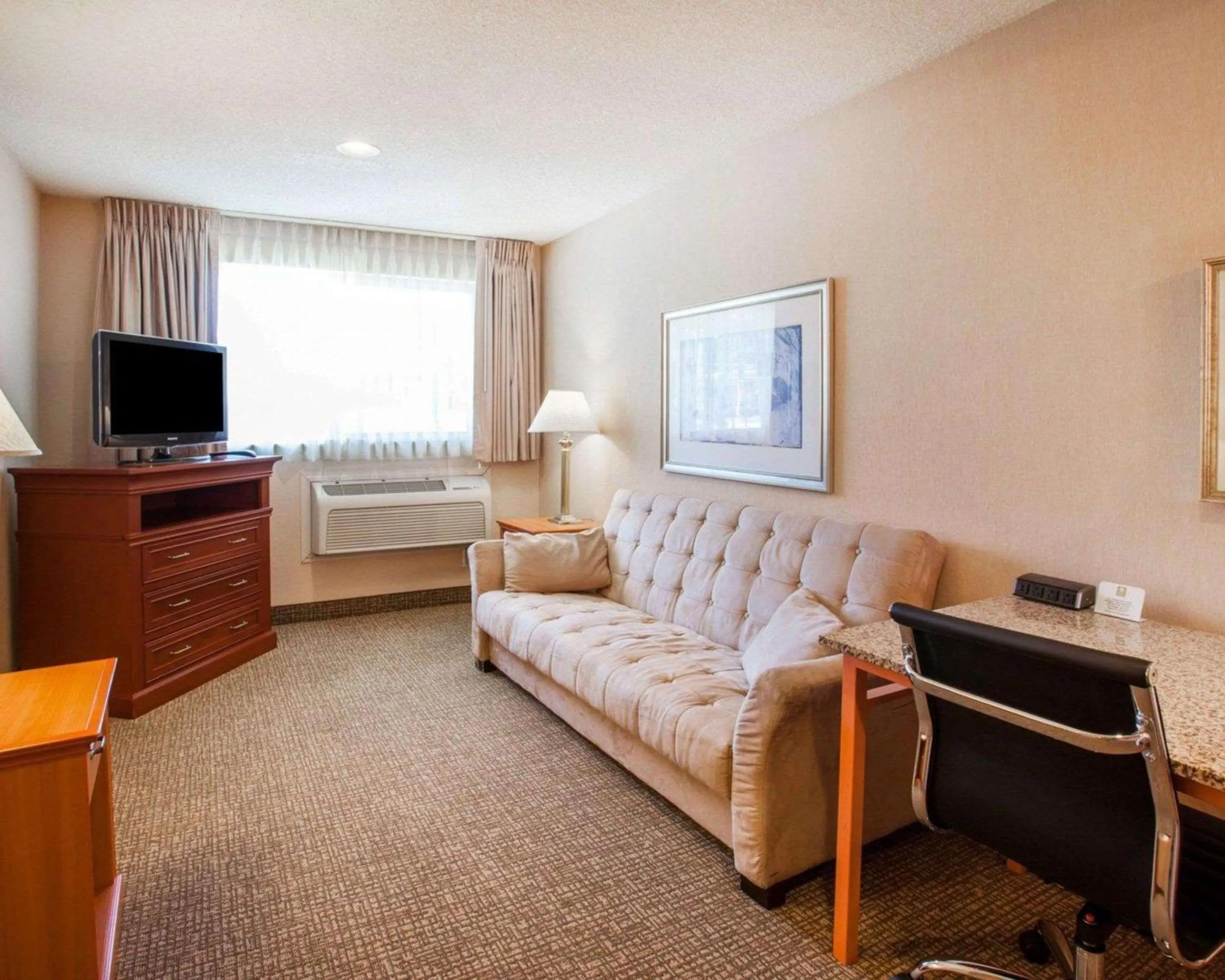 Bedroom in Quality Inn Kirkland