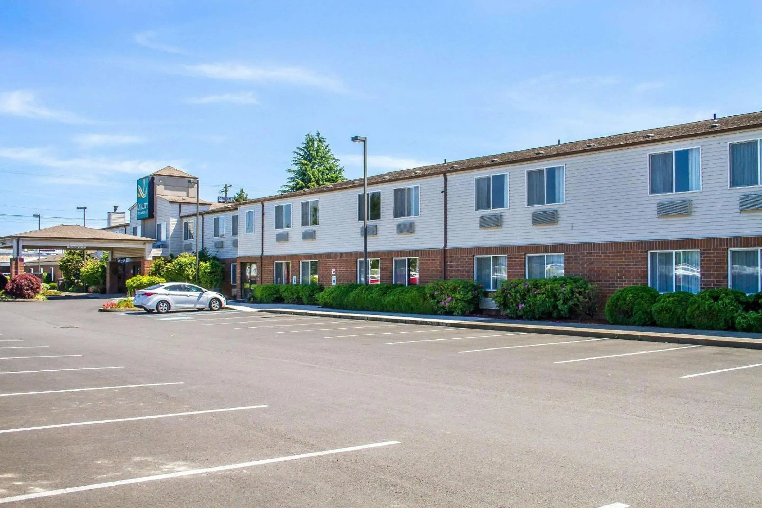 Property building in Quality Inn & Suites Longview Kelso Property building in Quality Inn & Suites Longview Kelso