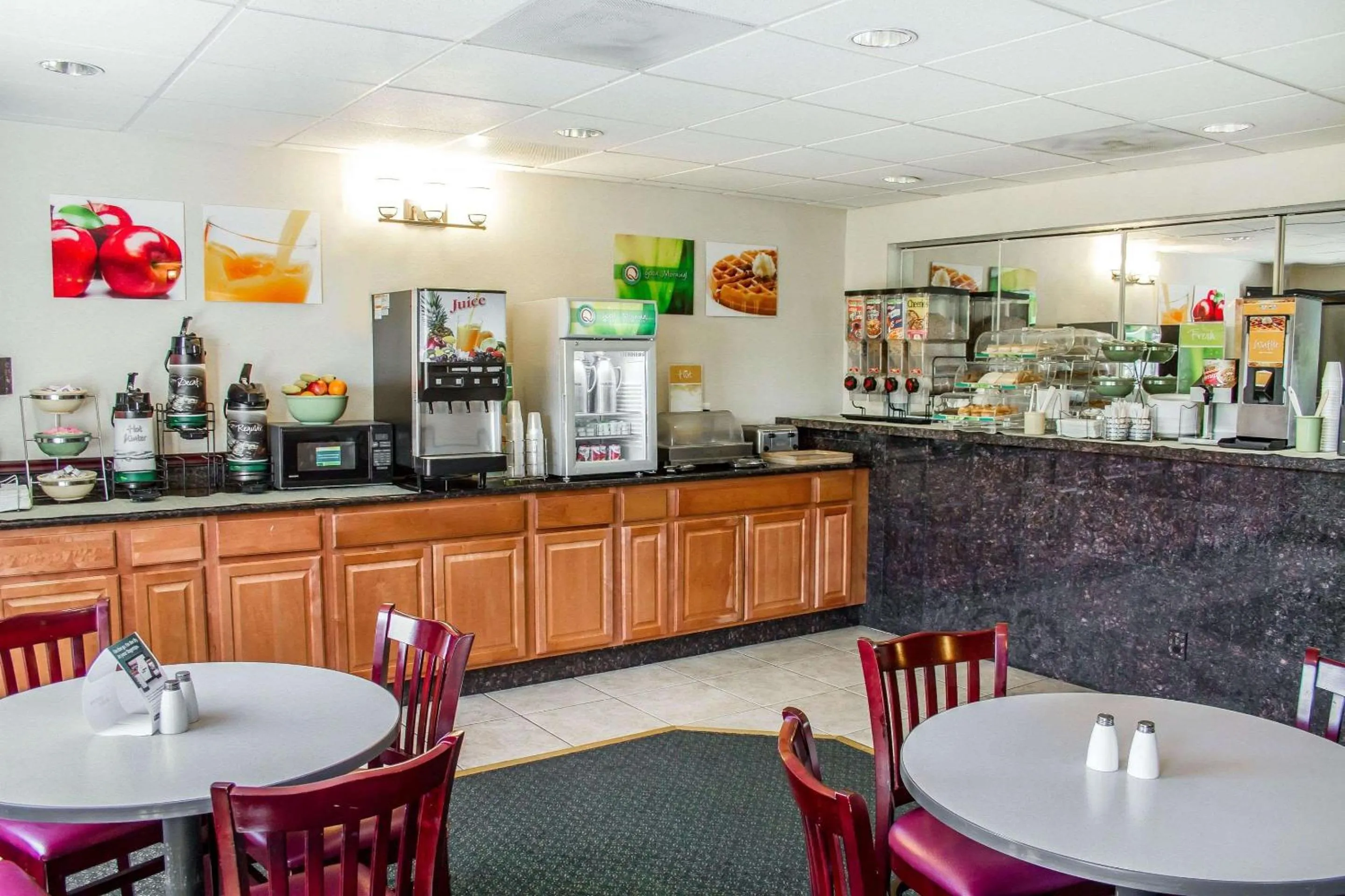 Breakfast in Quality Inn & Suites Longview Kelso
