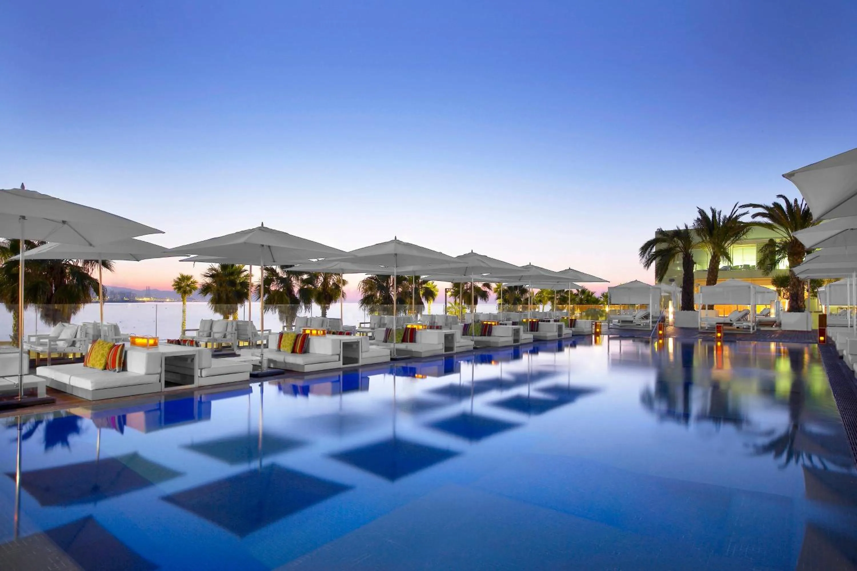 Restaurant/places to eat in W Barcelona